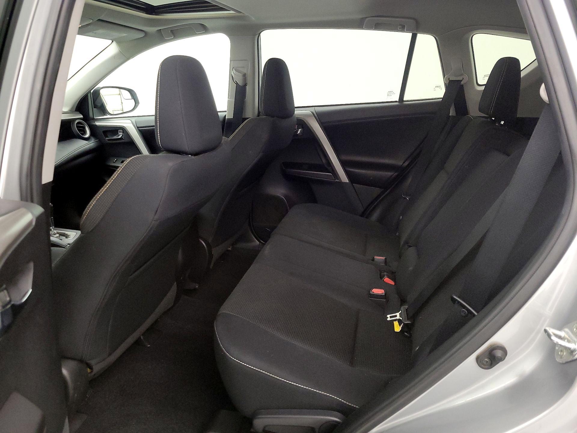 Thumbnail: 2018 Toyota RAV4 - 20