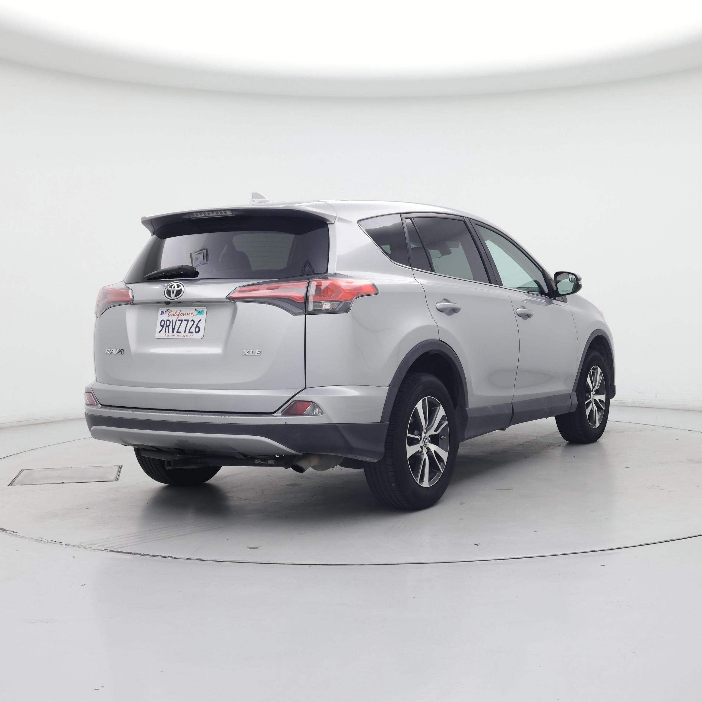 Thumbnail: 2018 Toyota RAV4 - 8
