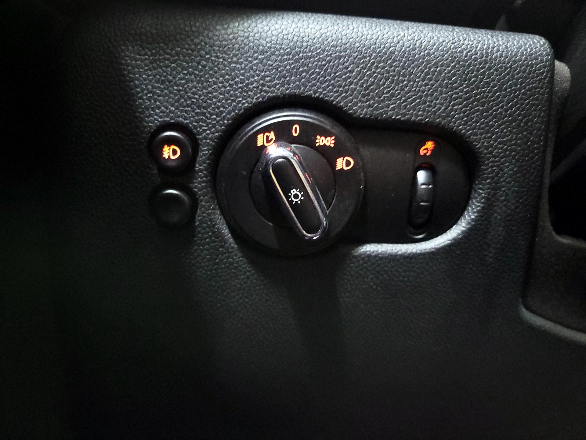 Thumbnail: 2015 MINI Cooper Hardtop - 13