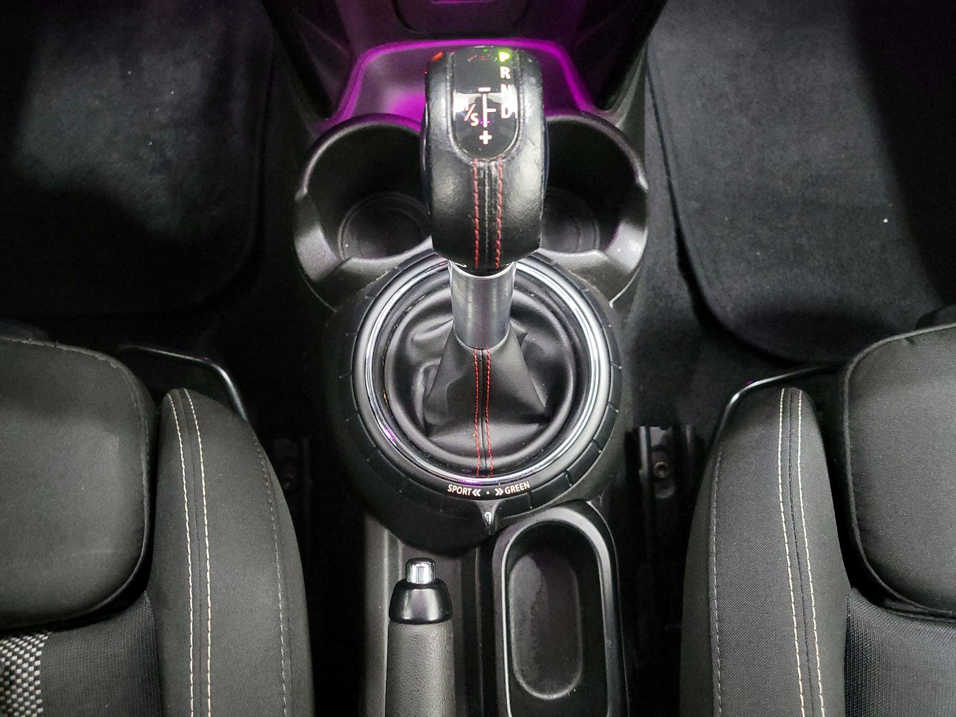 Thumbnail: 2015 MINI Cooper Hardtop - 16