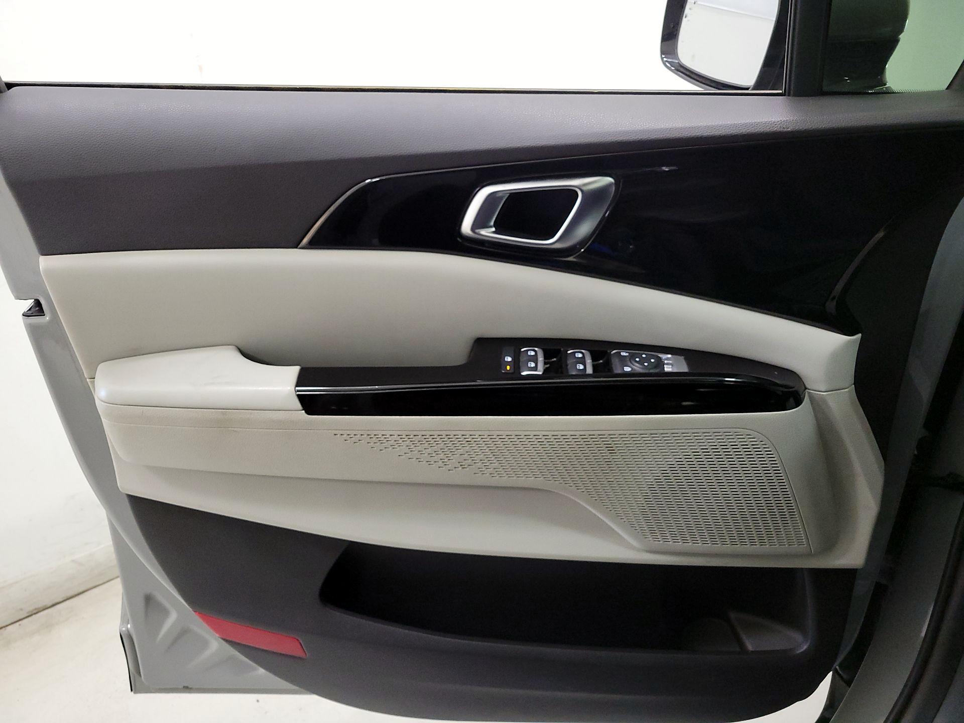 Thumbnail: 2022 Kia Carnival - 10