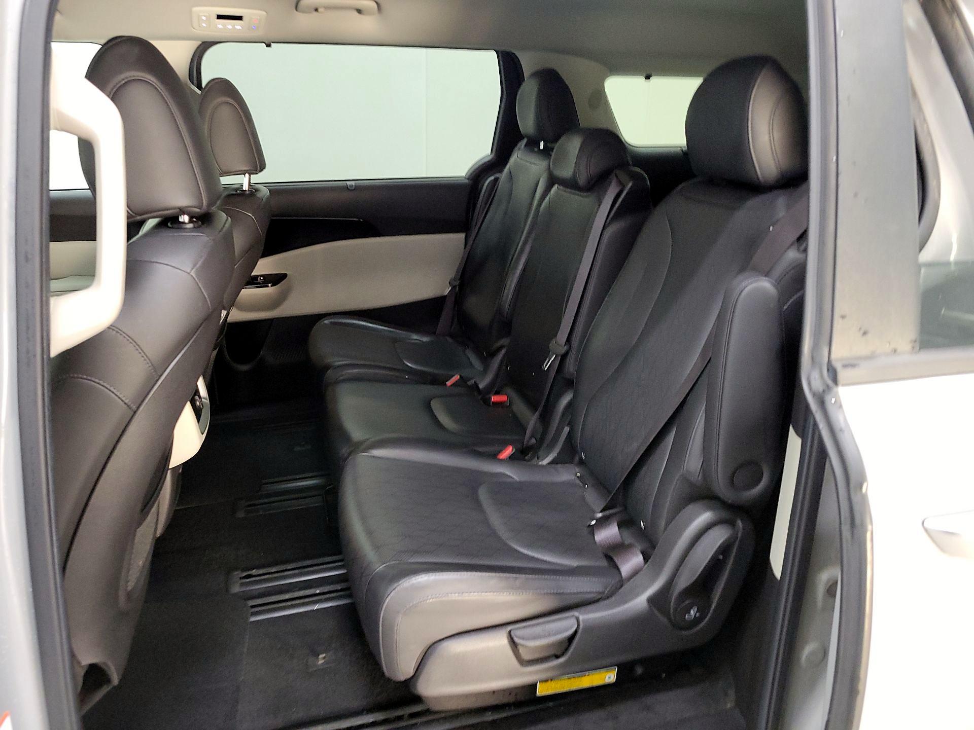 Thumbnail: 2022 Kia Carnival - 18