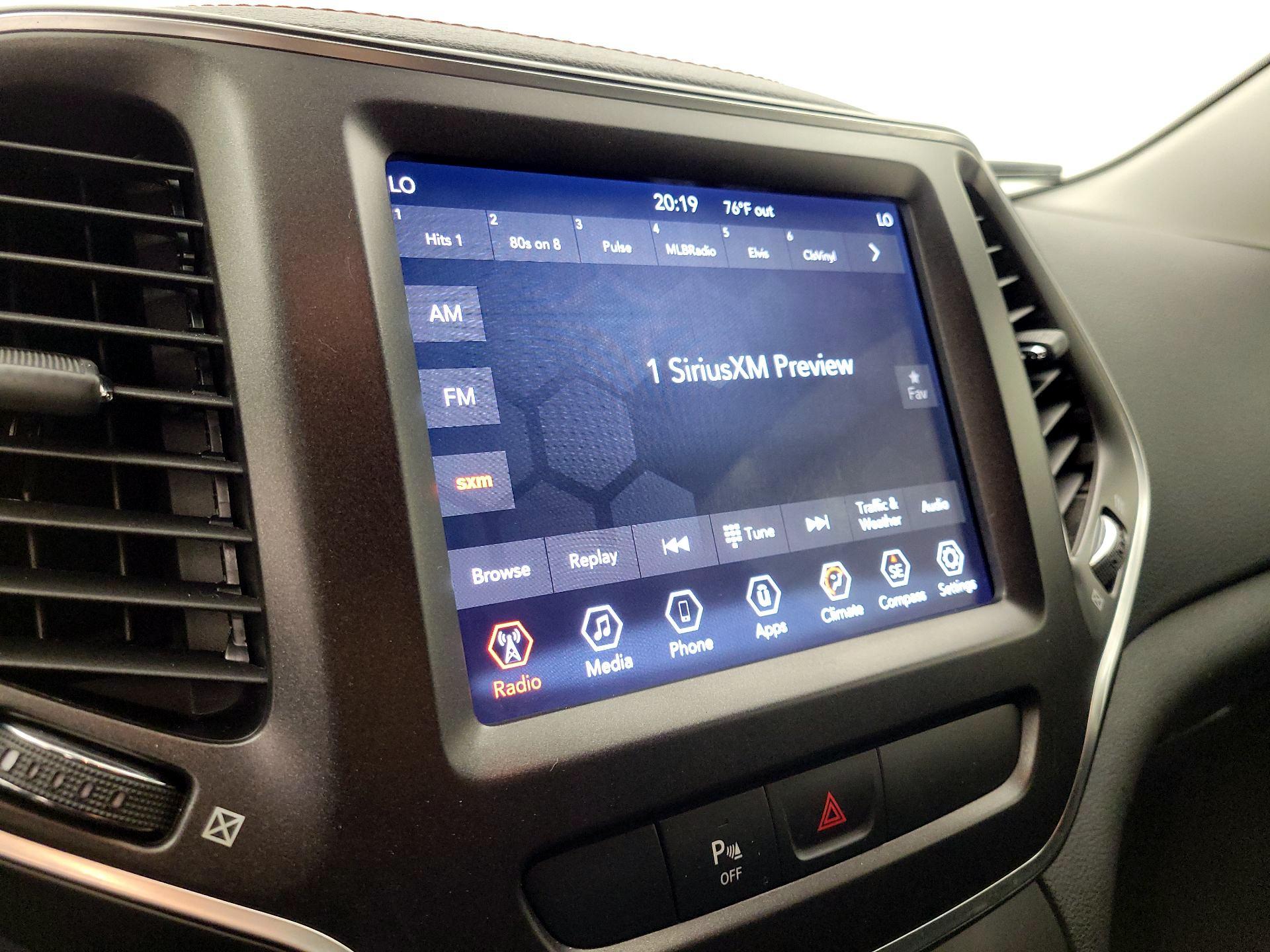 Thumbnail: 2019 Jeep Cherokee - 15