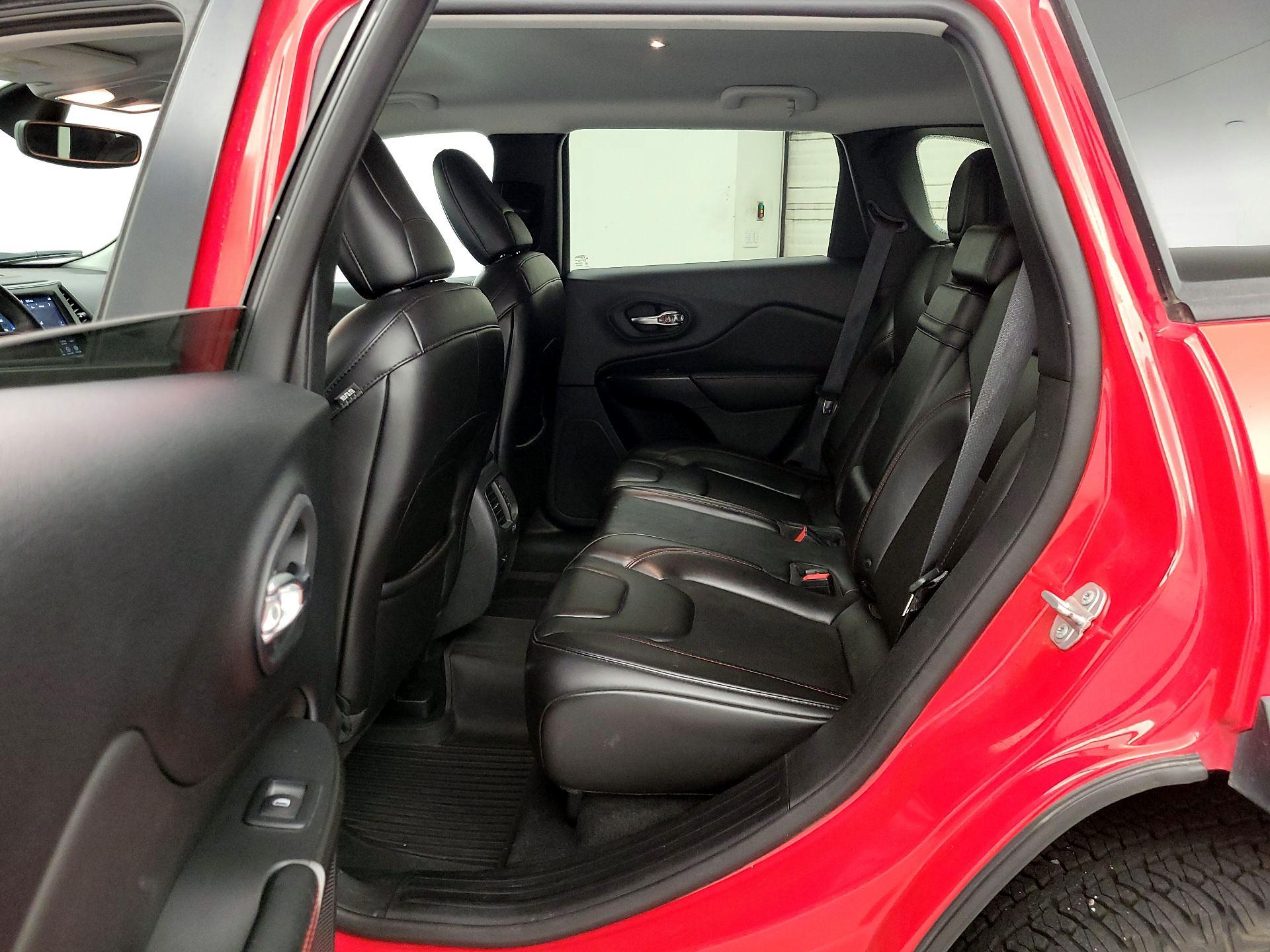 Thumbnail: 2019 Jeep Cherokee - 19