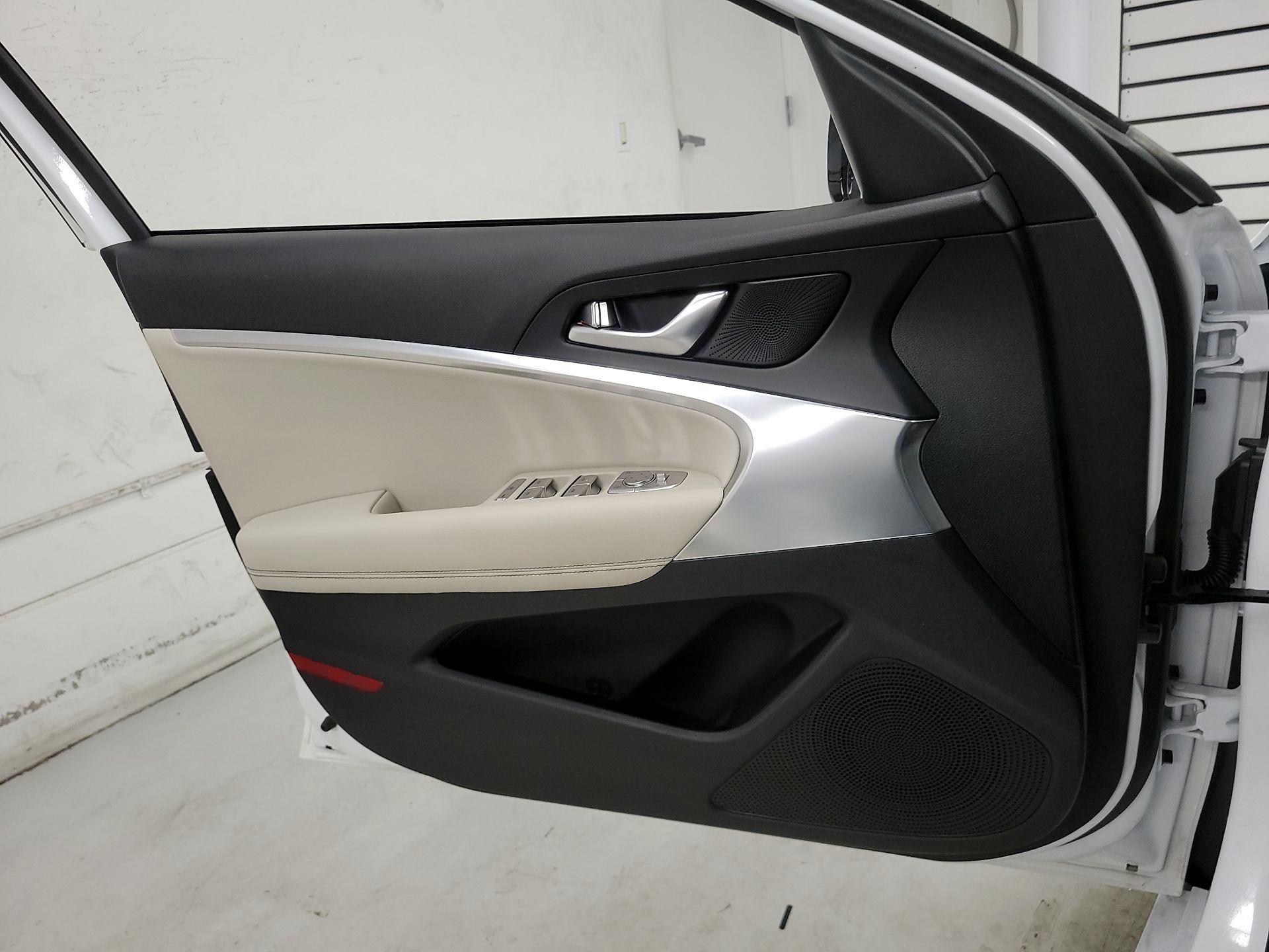 Thumbnail: 2025 Genesis G70 - 10
