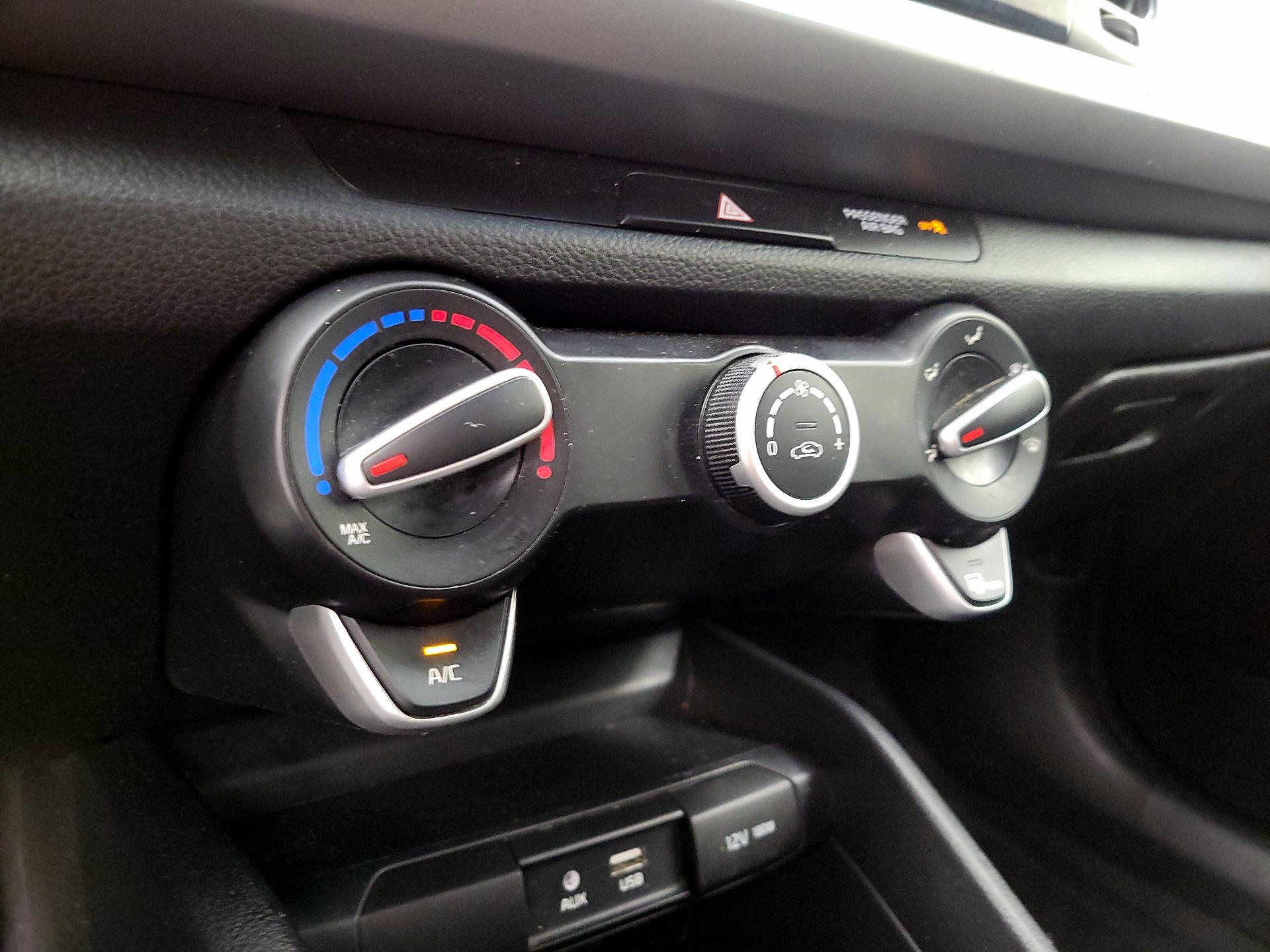 Thumbnail: 2020 Kia Rio - 16
