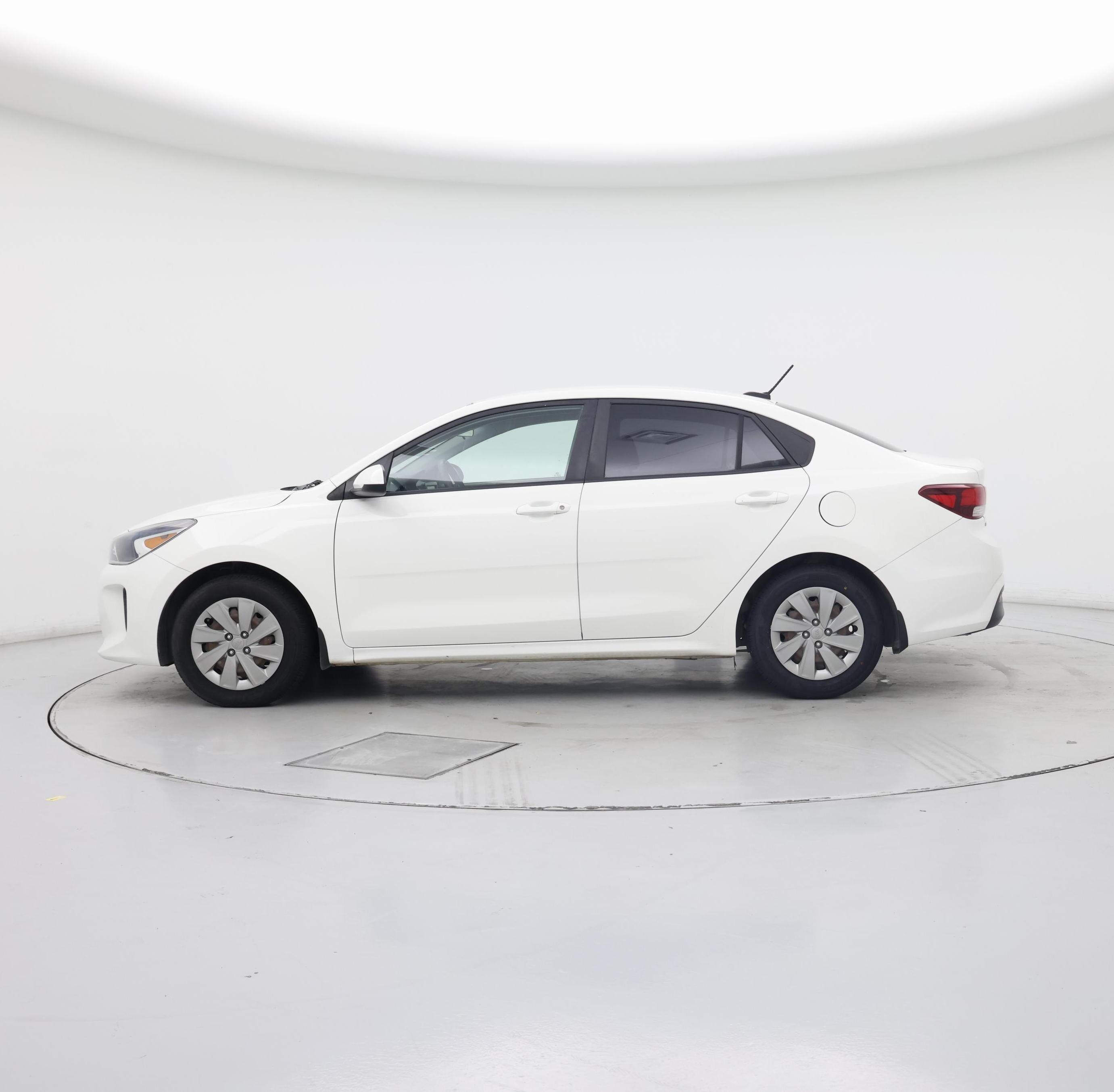 Thumbnail: 2020 Kia Rio - 3