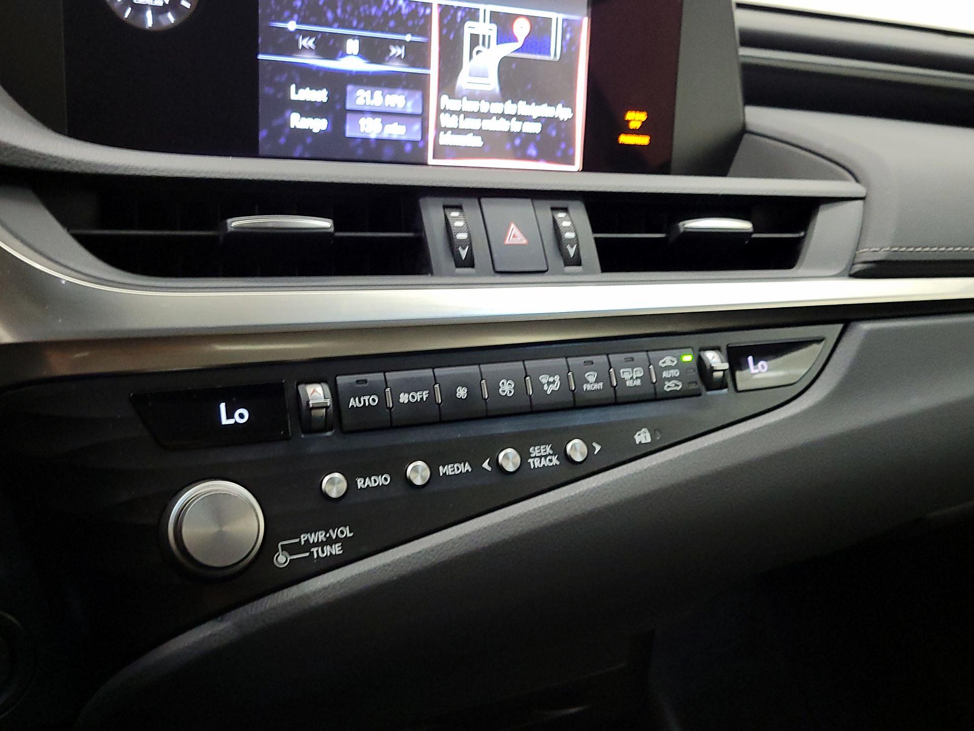 Thumbnail: 2021 Lexus ES - 14