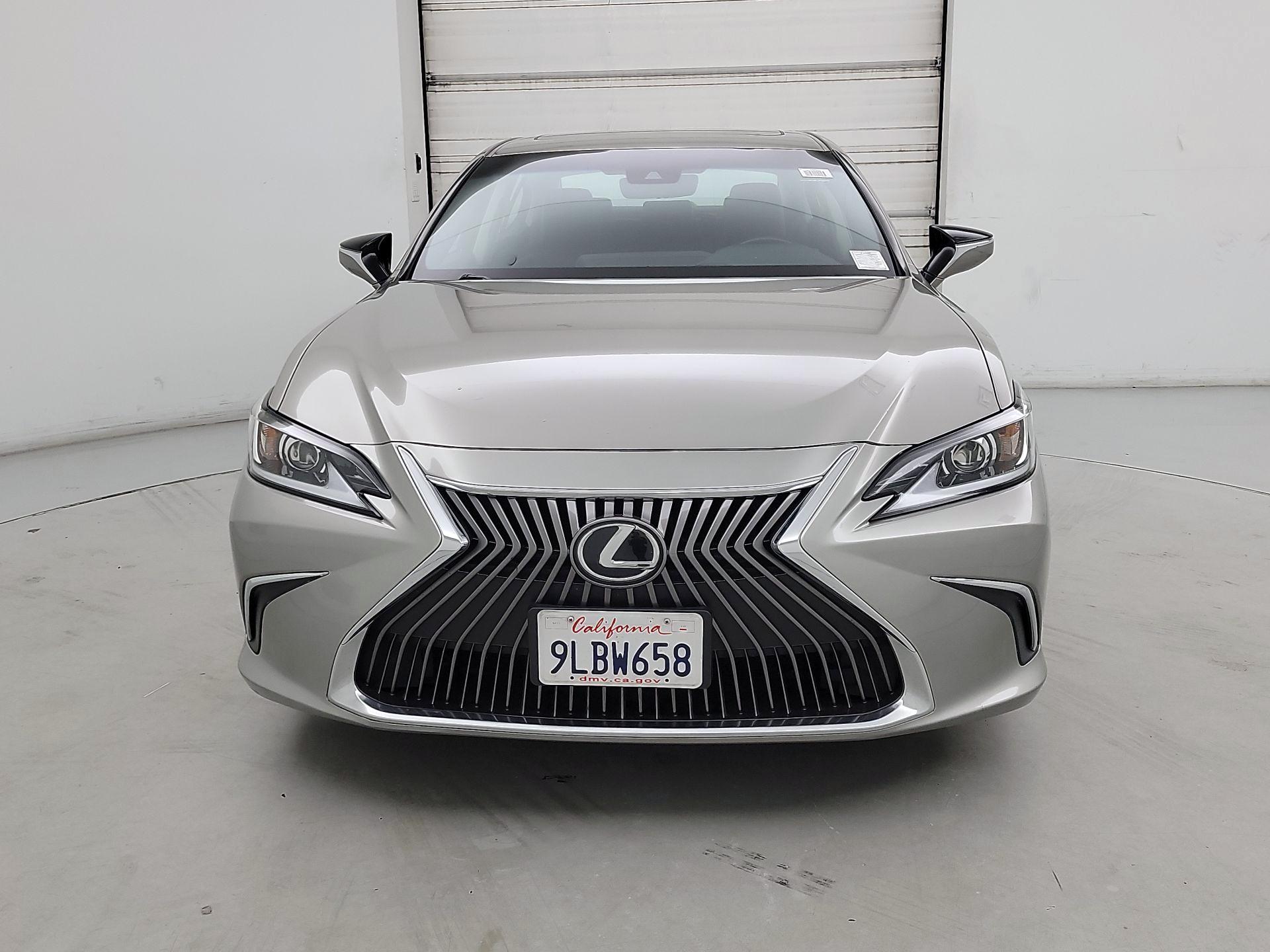 Thumbnail: 2021 Lexus ES - 2