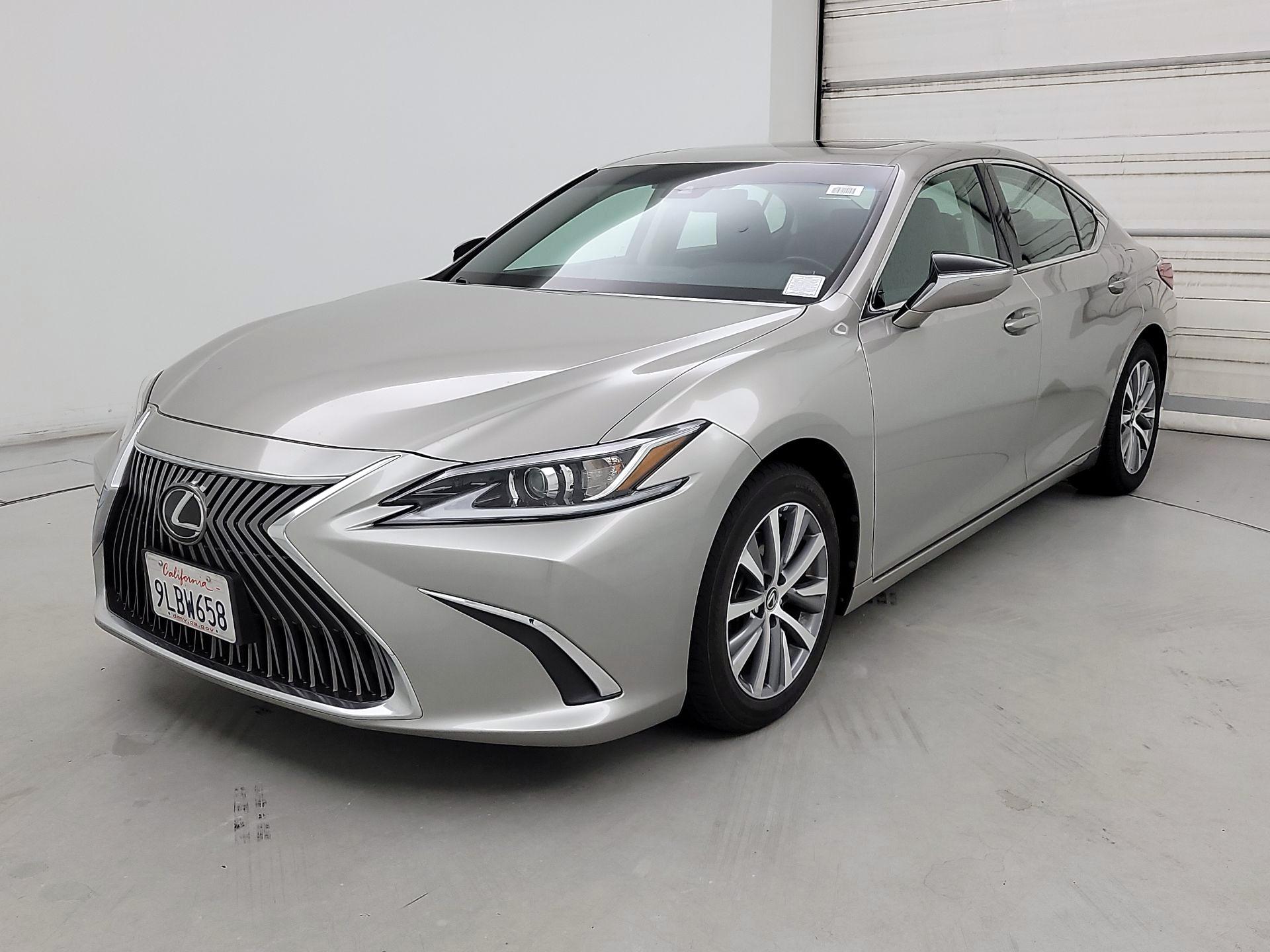 Thumbnail: 2021 Lexus ES - 3