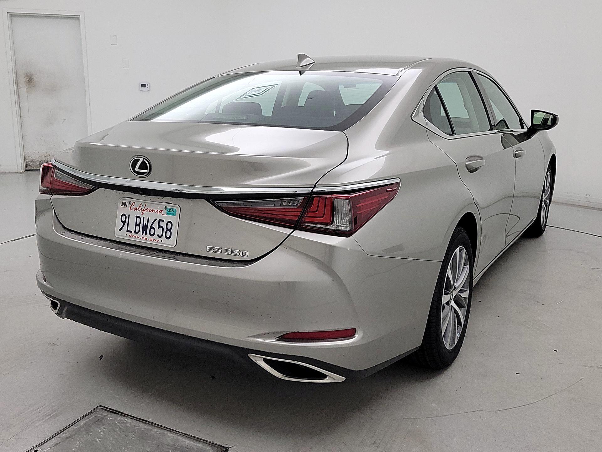 Thumbnail: 2021 Lexus ES - 5