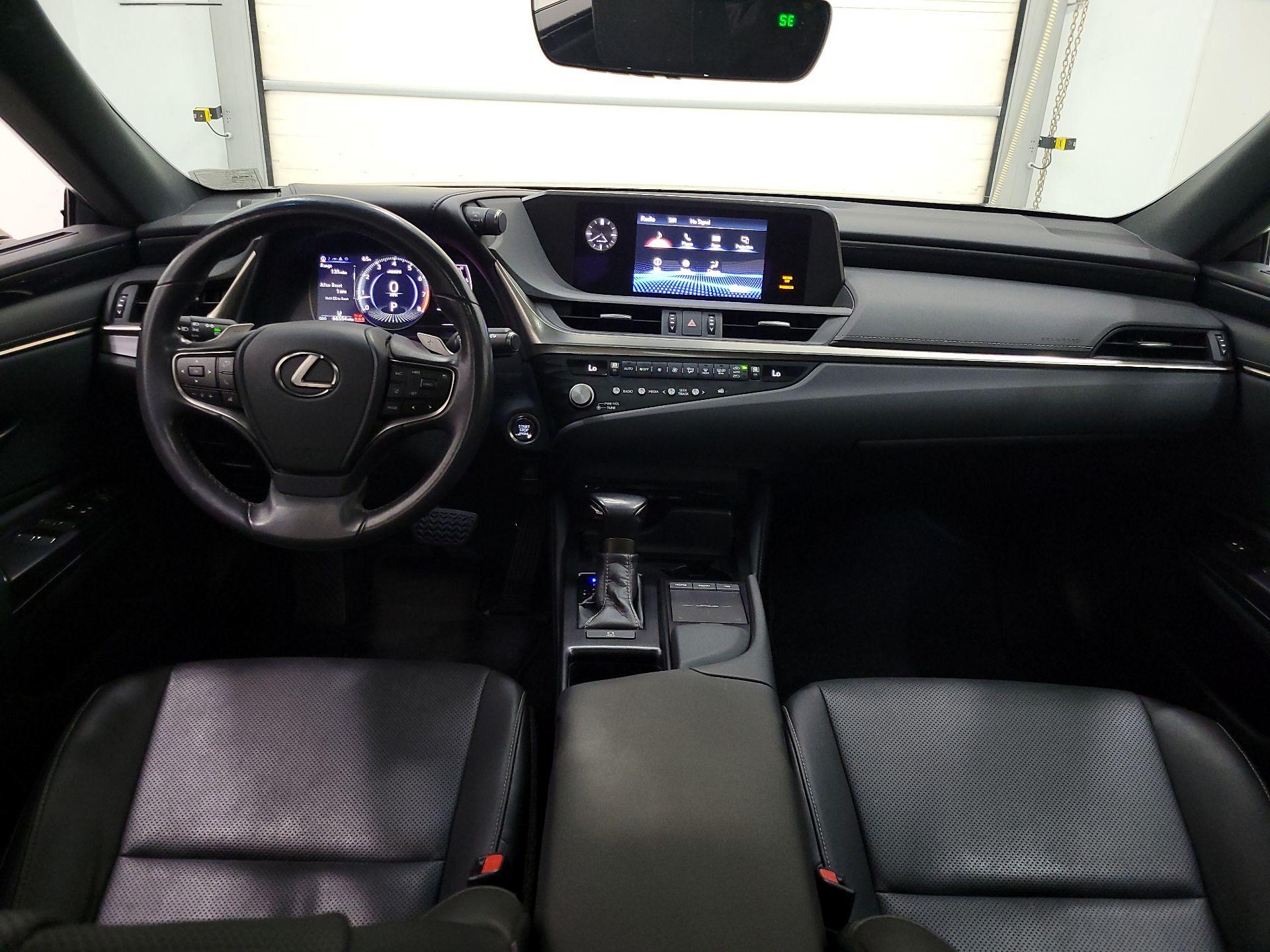 Thumbnail: 2021 Lexus ES - 8