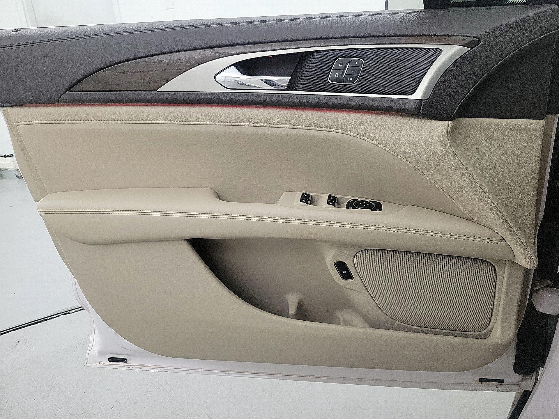 Thumbnail: 2018 Lincoln MKZ - 12