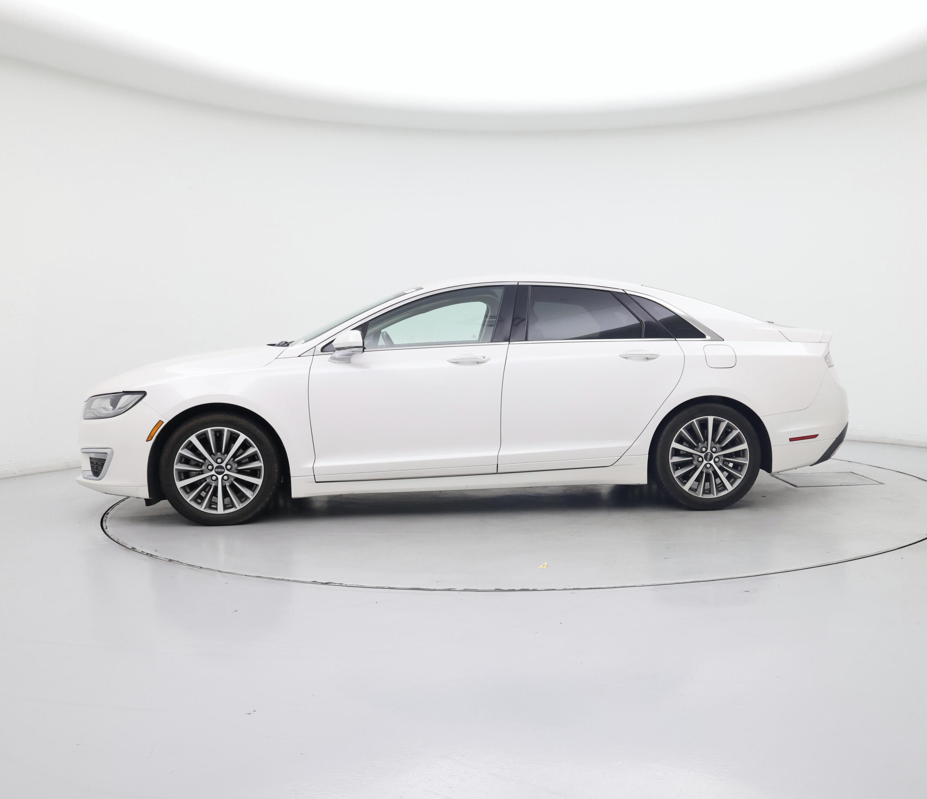 Thumbnail: 2018 Lincoln MKZ - 3