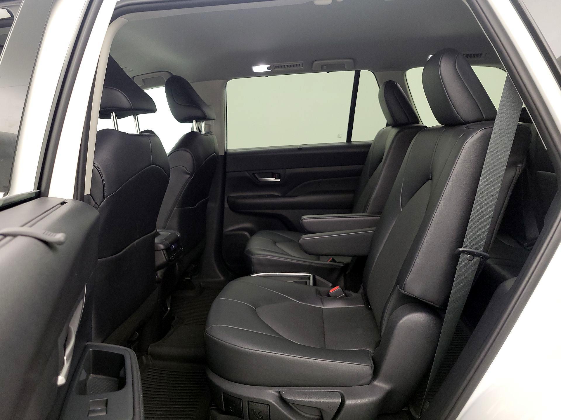Thumbnail: 2026 Toyota Highlander - 19