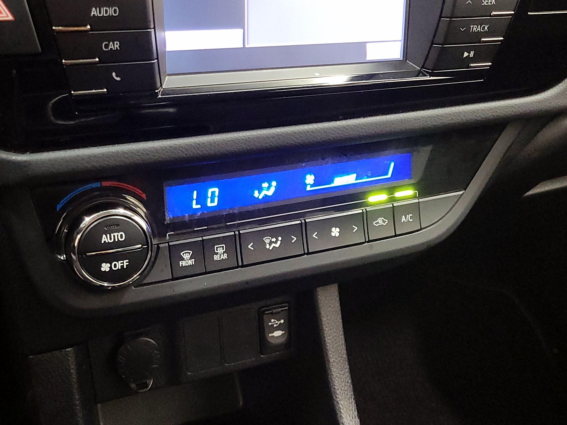 Thumbnail: 2014 Toyota Corolla - 16