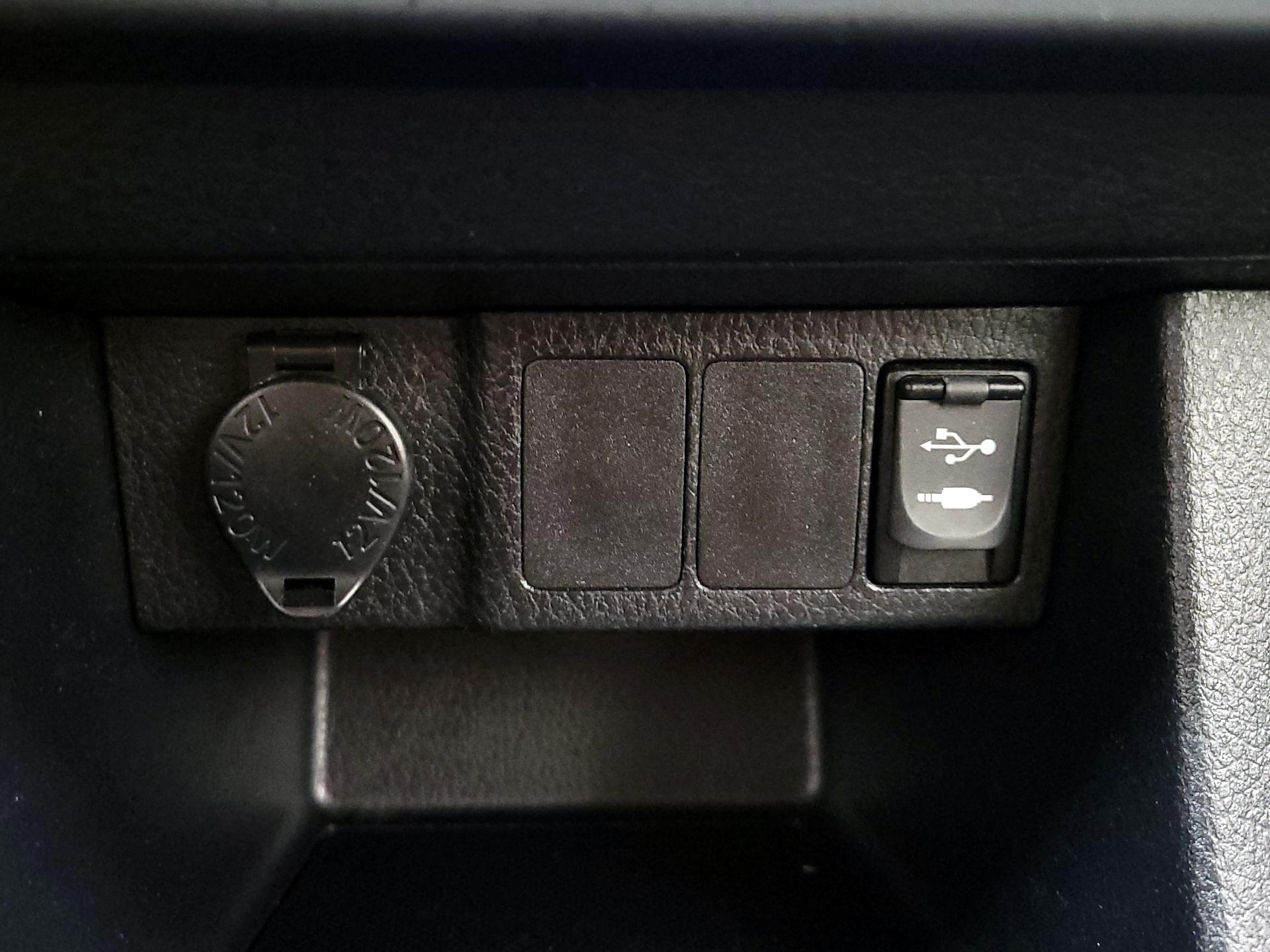 Thumbnail: 2014 Toyota Corolla - 18