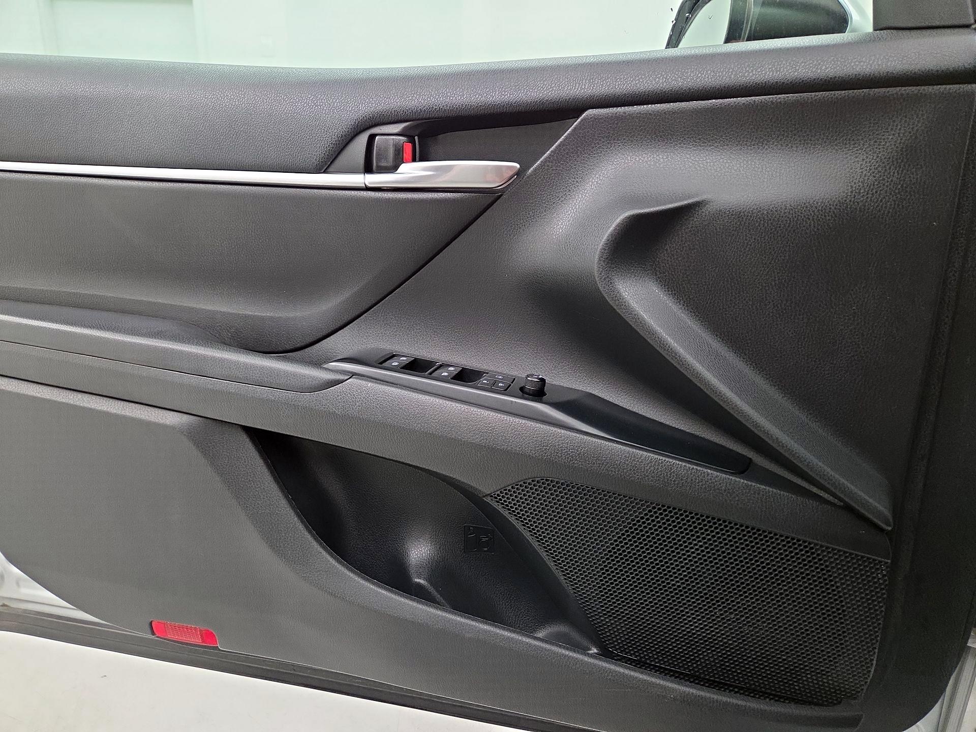 Thumbnail: 2020 Toyota Camry - 12