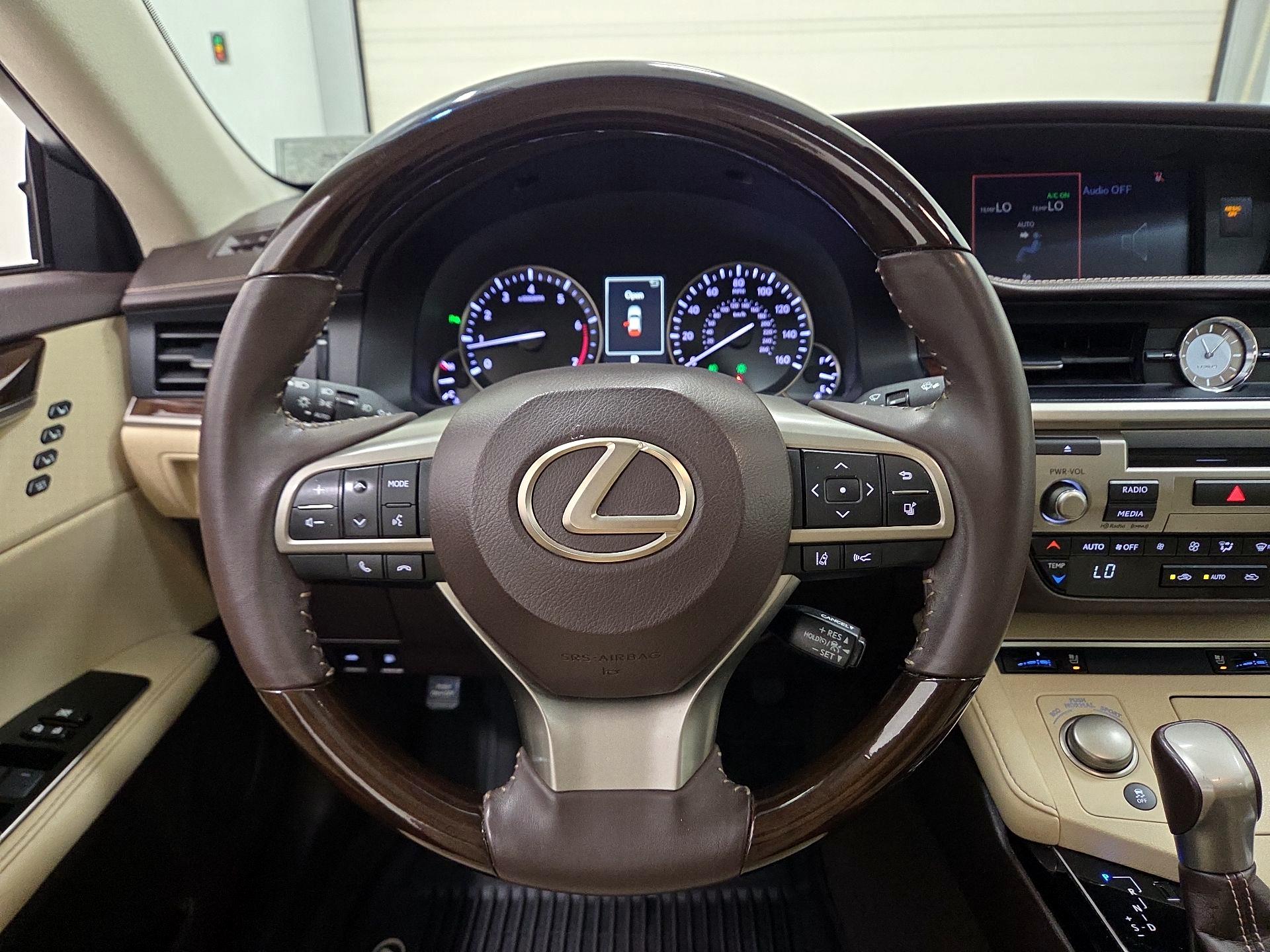 Thumbnail: 2018 Lexus ES - 10