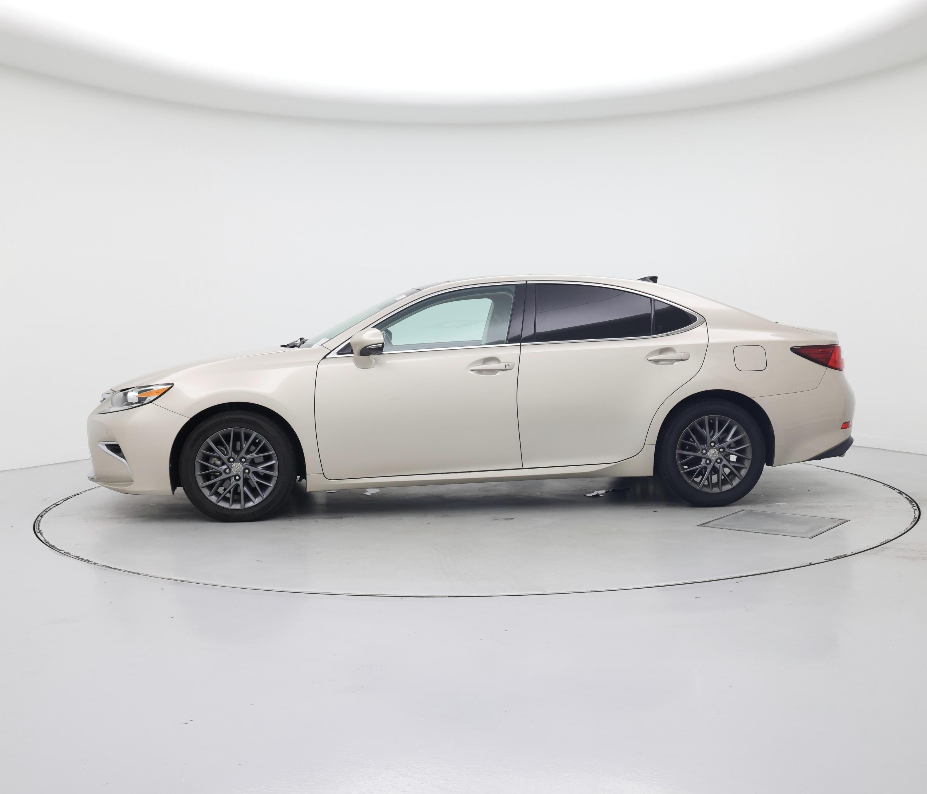 Thumbnail: 2018 Lexus ES - 3