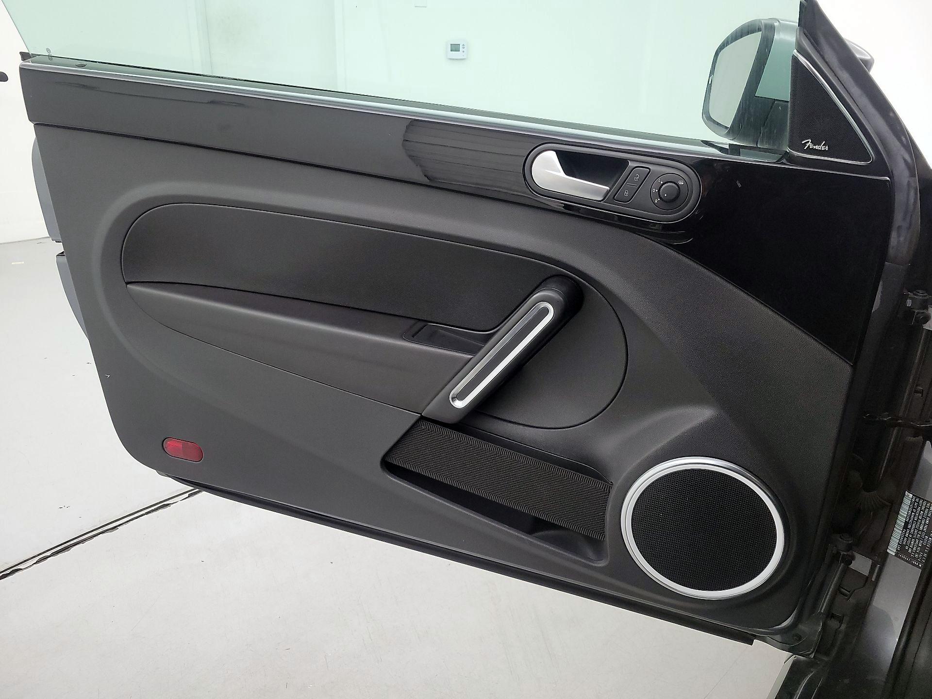 Thumbnail: 2014 Volkswagen Beetle - 12
