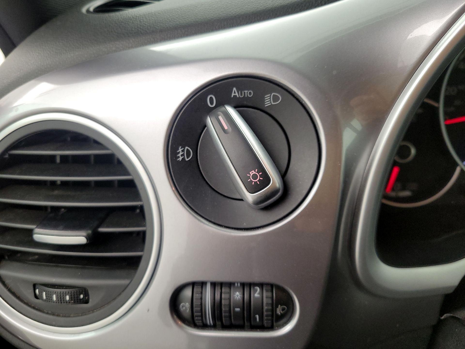 Thumbnail: 2014 Volkswagen Beetle - 13