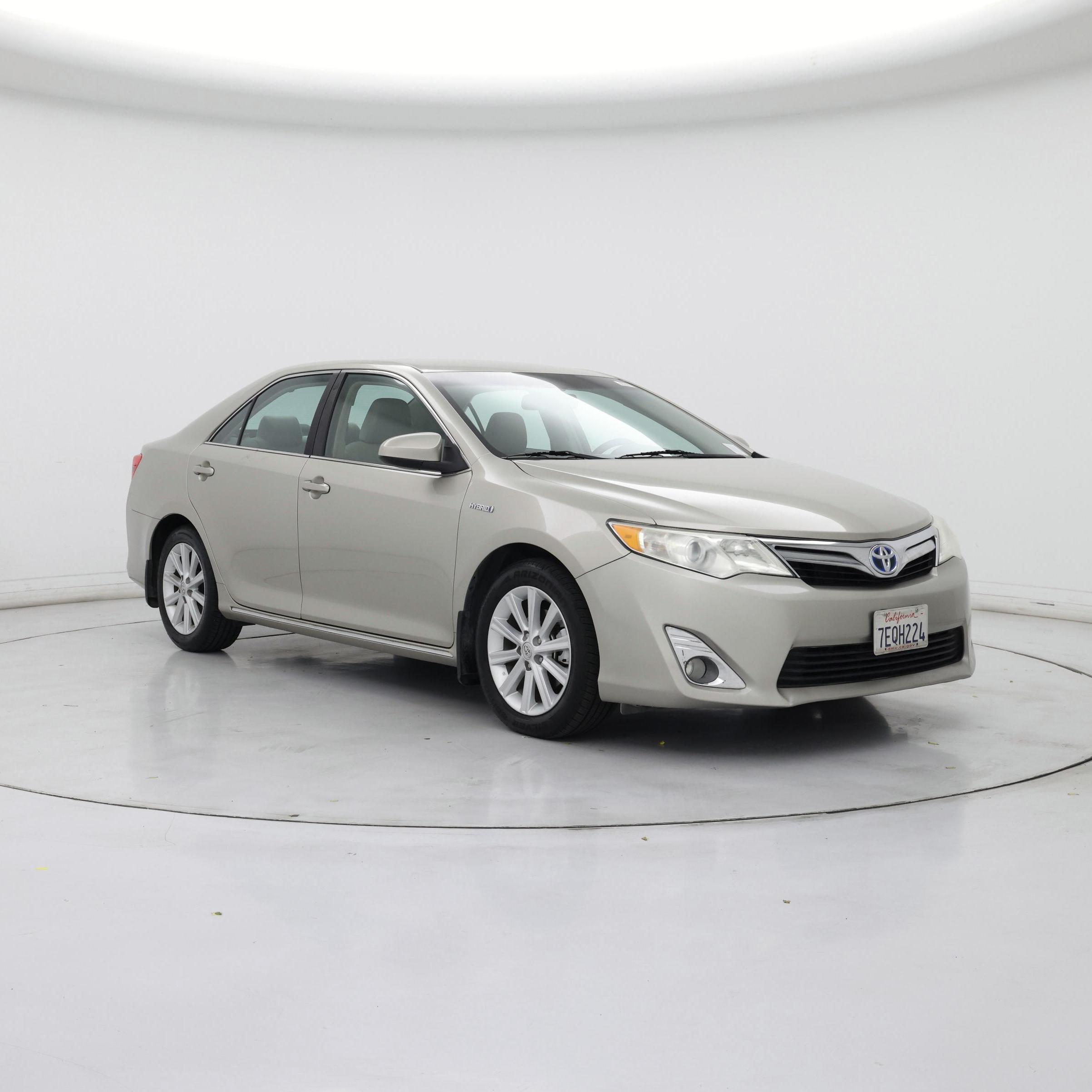 Silver 2014 Toyota Camry Hybrid Sedan Front-Wheel Drive Automatic