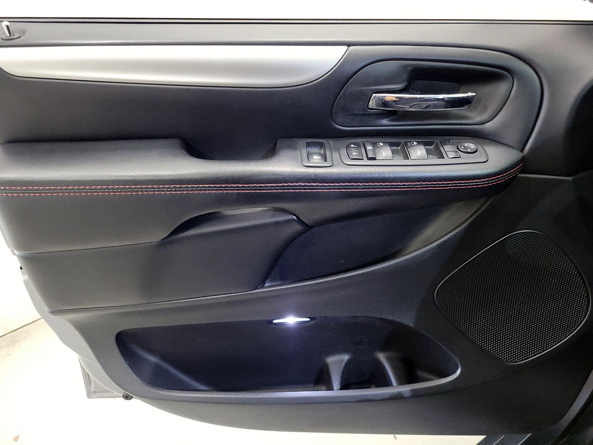 Thumbnail: 2019 Dodge Grand Caravan - 12