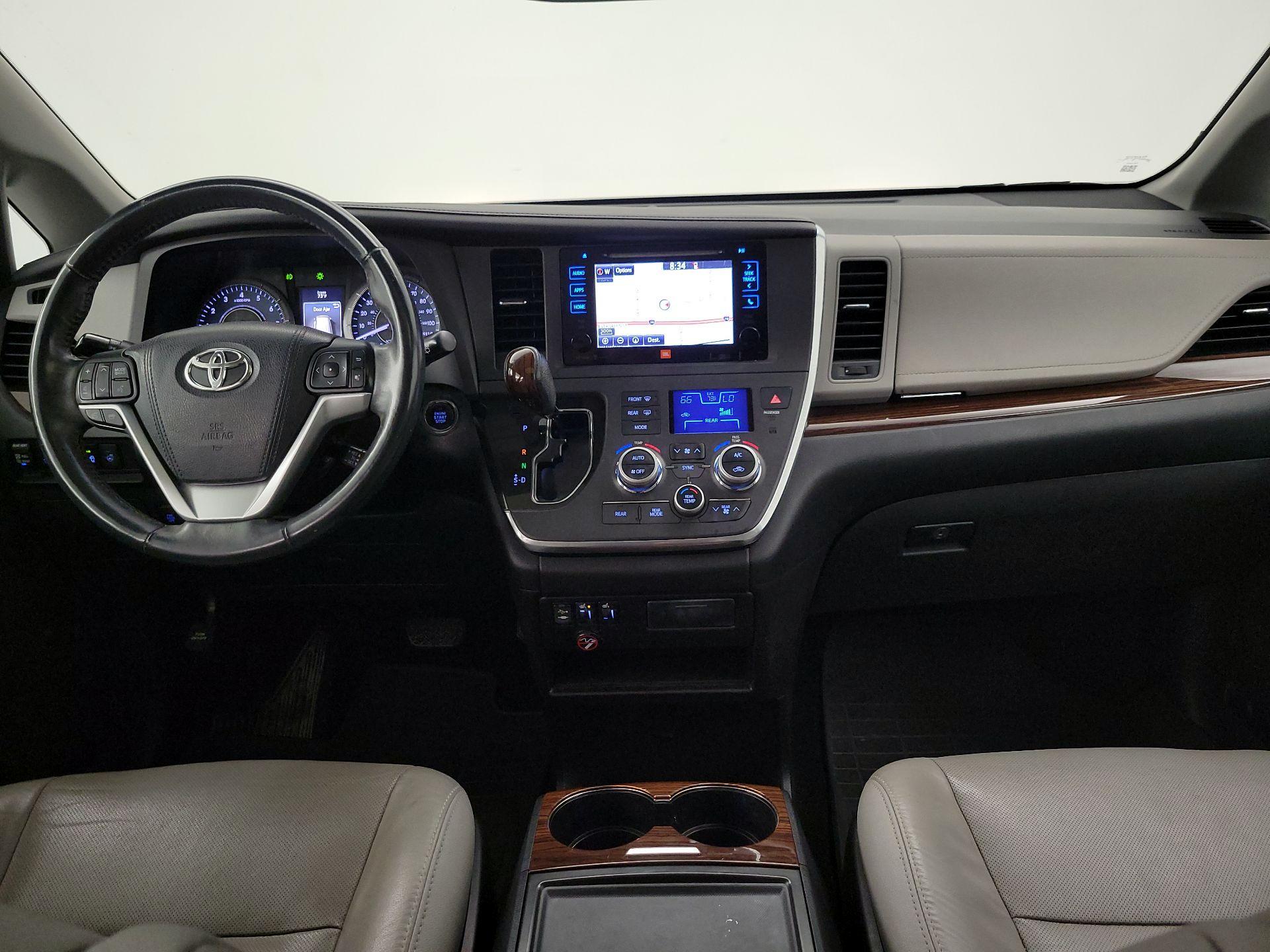 Thumbnail: 2015 Toyota Sienna - 9