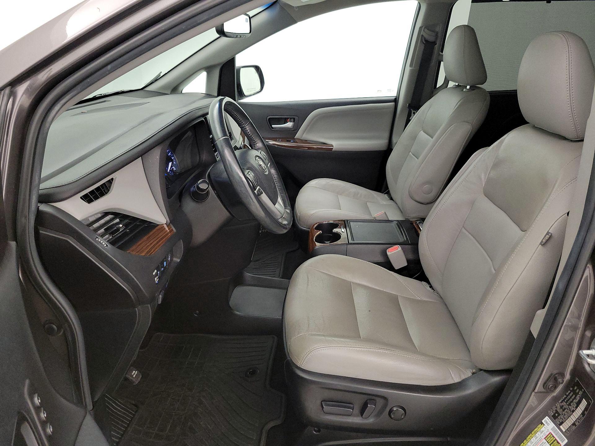 Thumbnail: 2015 Toyota Sienna - 11