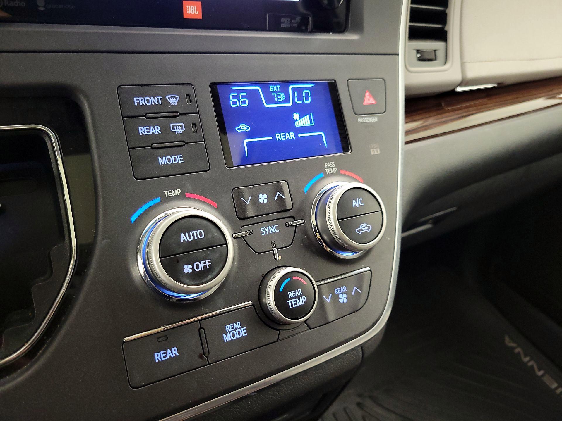 Thumbnail: 2015 Toyota Sienna - 17