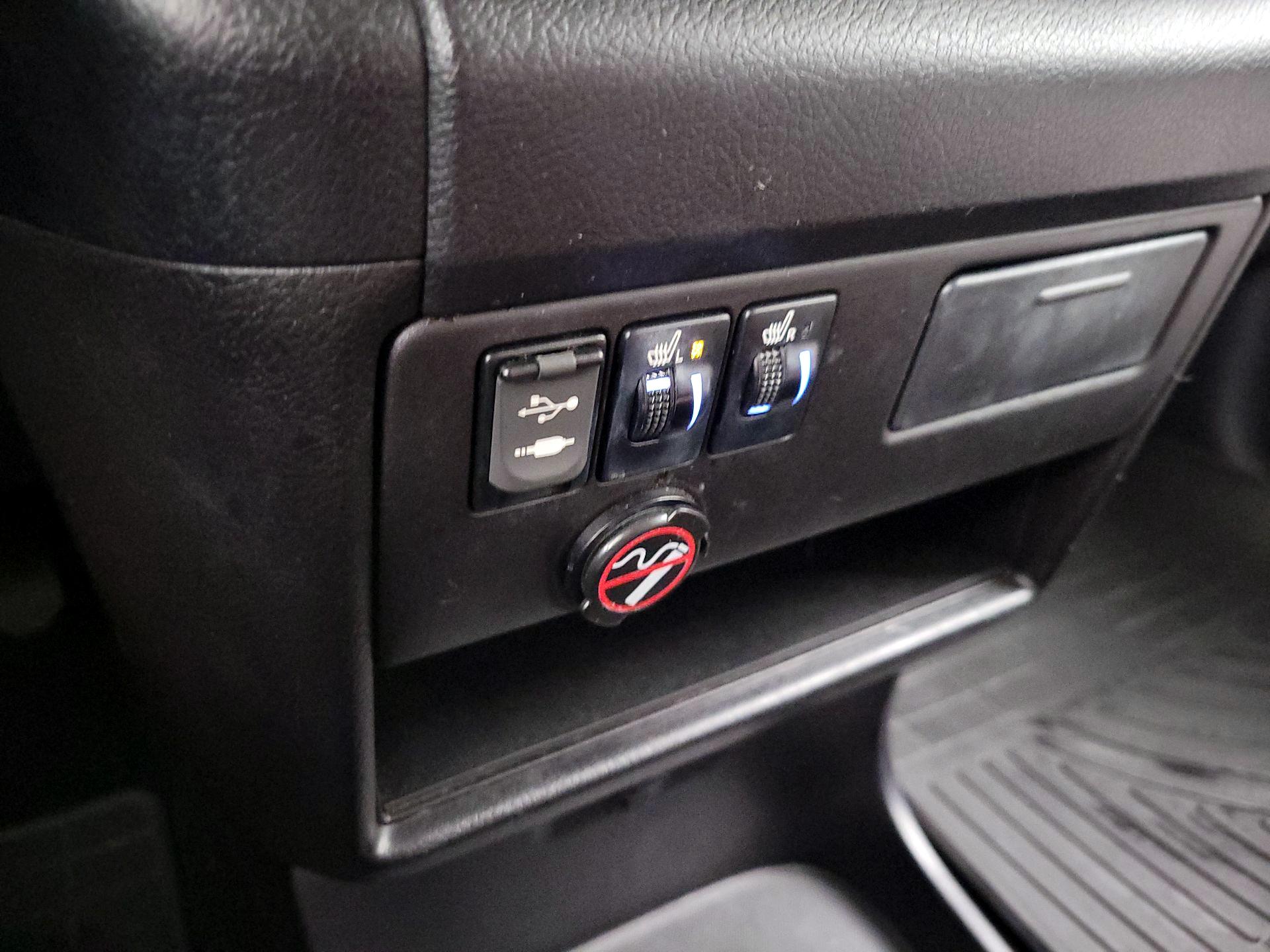 Thumbnail: 2015 Toyota Sienna - 19