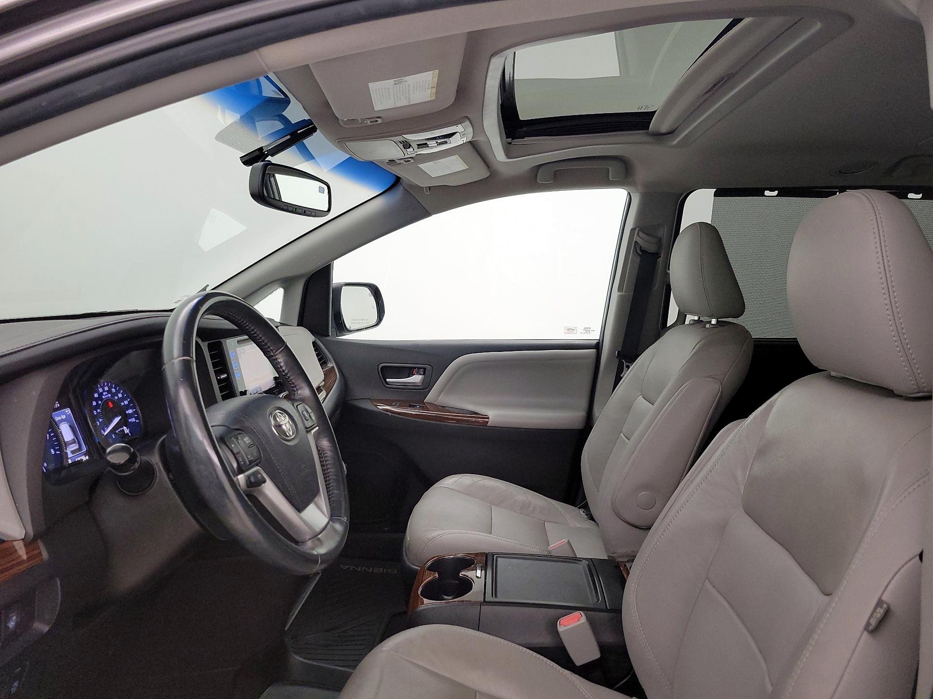 Thumbnail: 2015 Toyota Sienna - 20