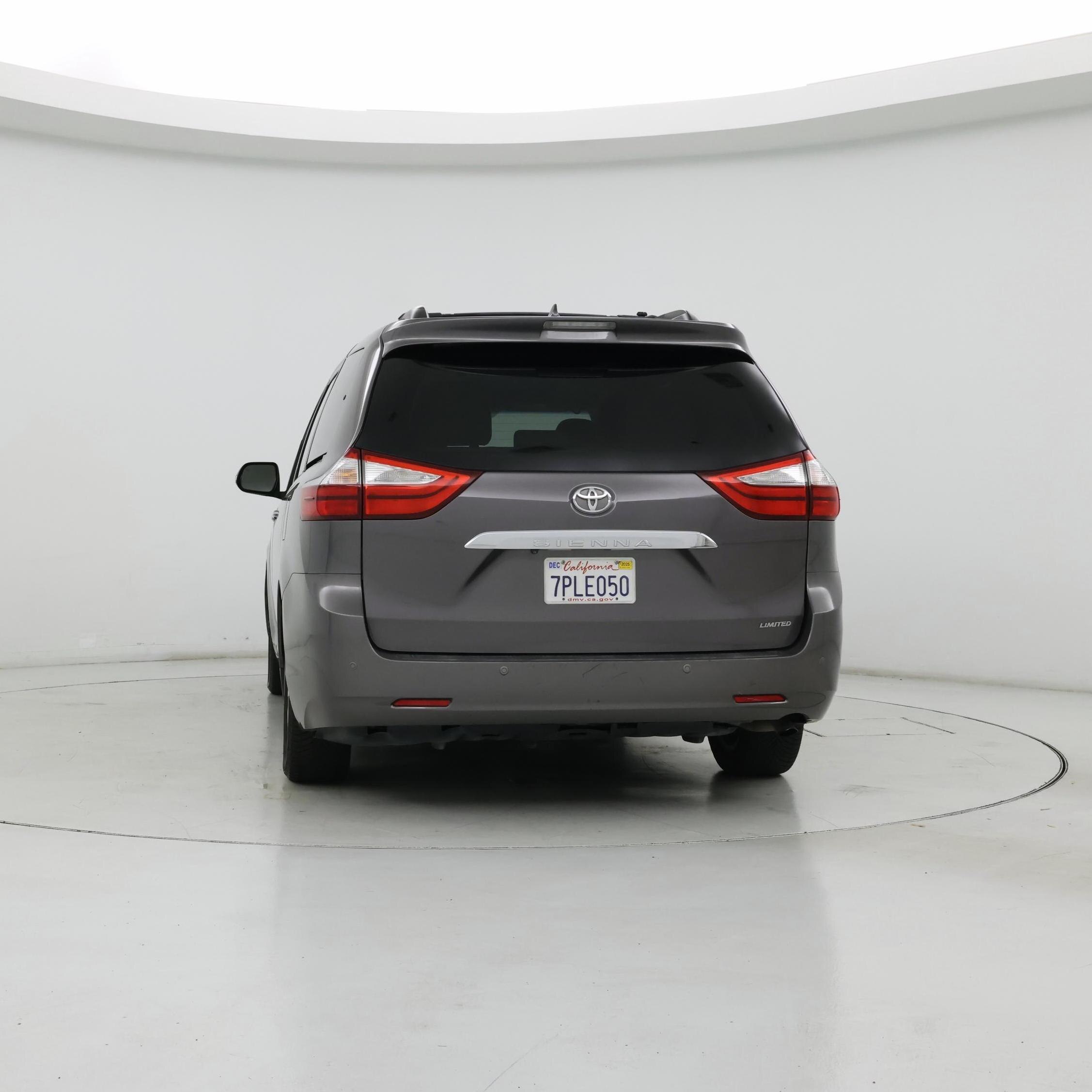 Thumbnail: 2015 Toyota Sienna - 6