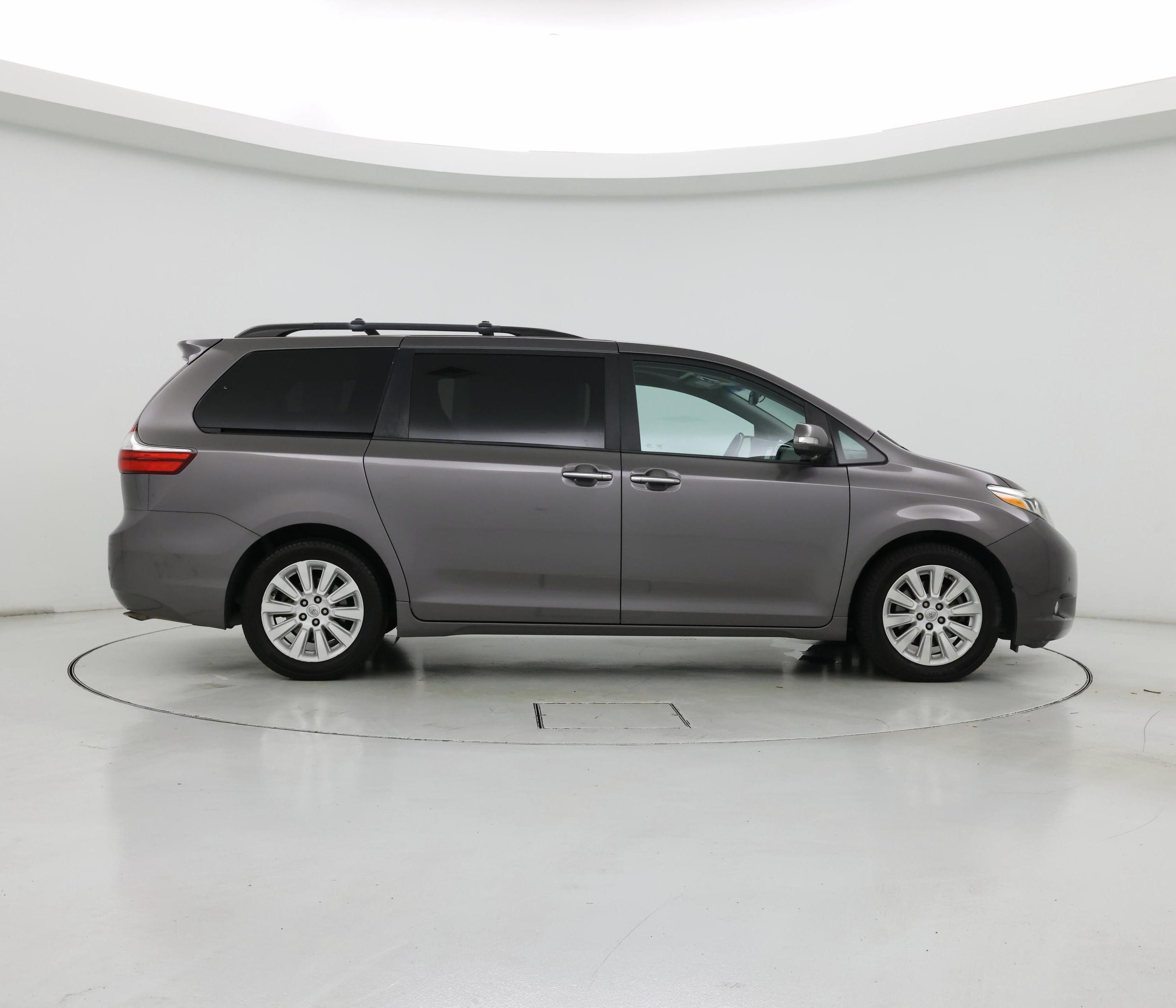 Thumbnail: 2015 Toyota Sienna - 7