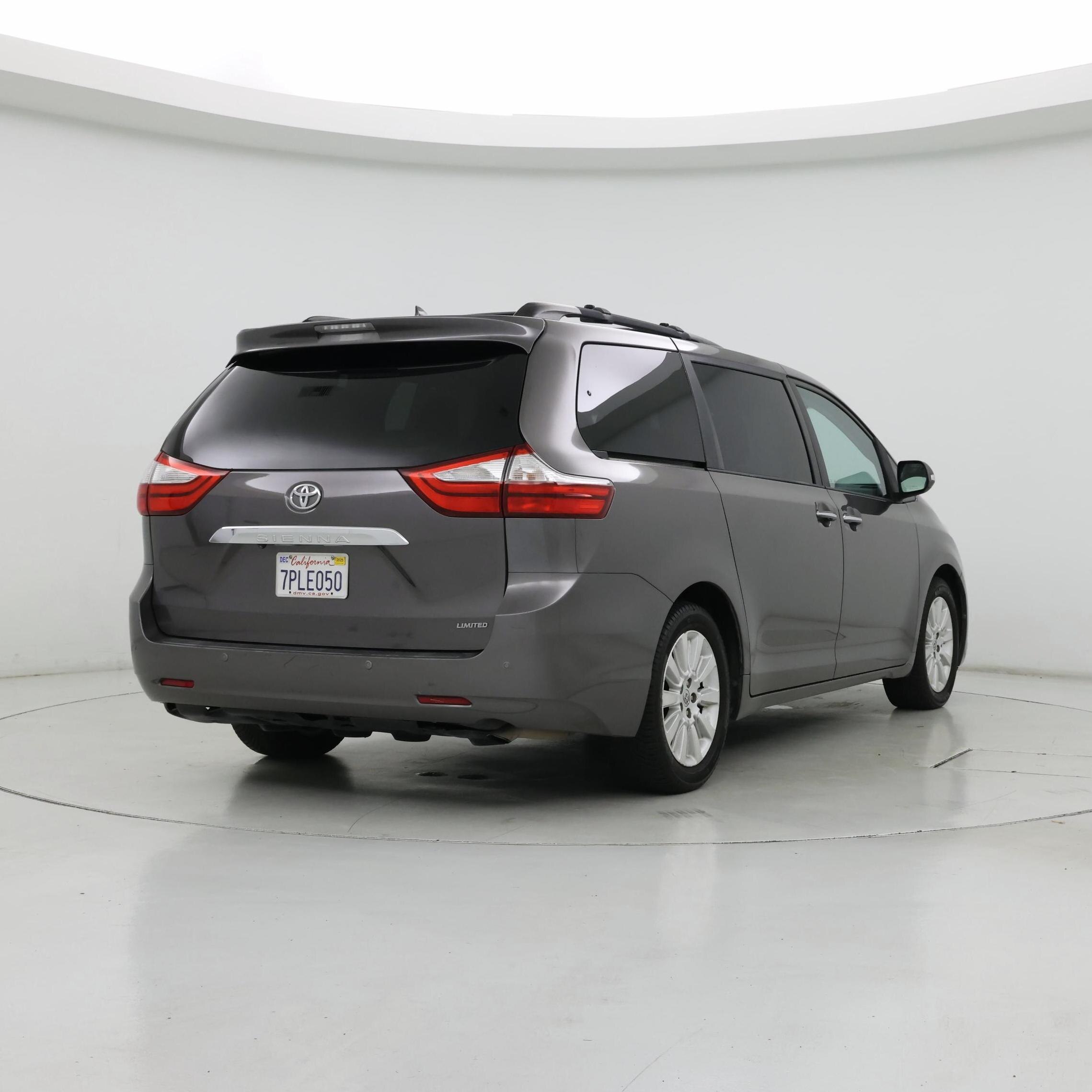 Thumbnail: 2015 Toyota Sienna - 8