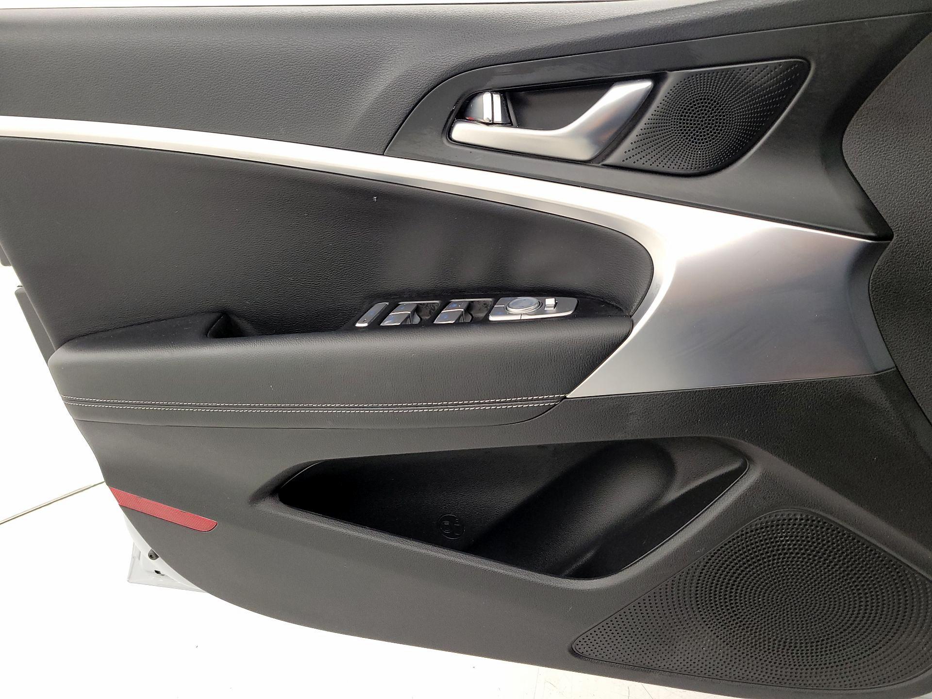Thumbnail: 2020 Genesis G70 - 12