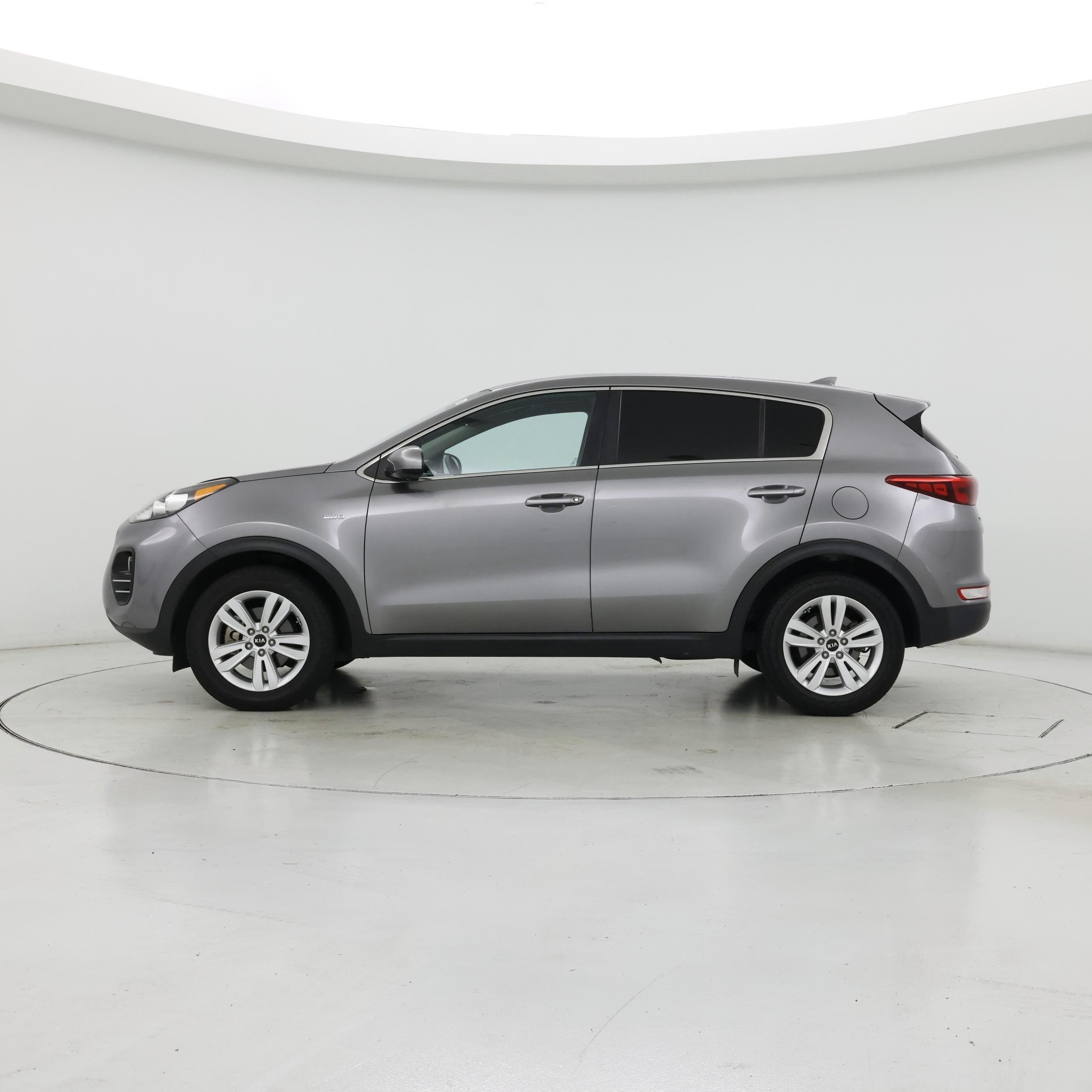 Thumbnail: 2017 Kia Sportage - 3