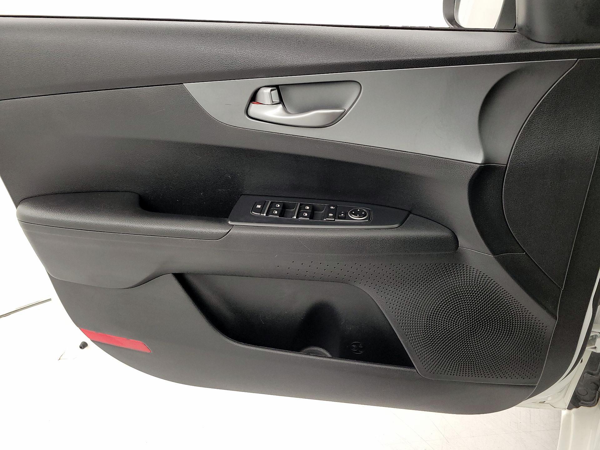 Thumbnail: 2020 Kia Forte - 12