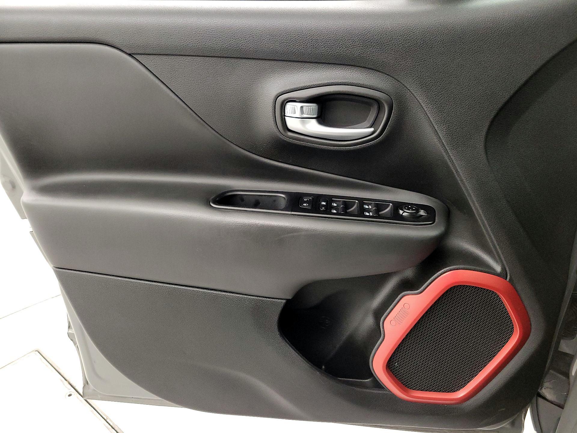 Thumbnail: 2020 Jeep Renegade - 12