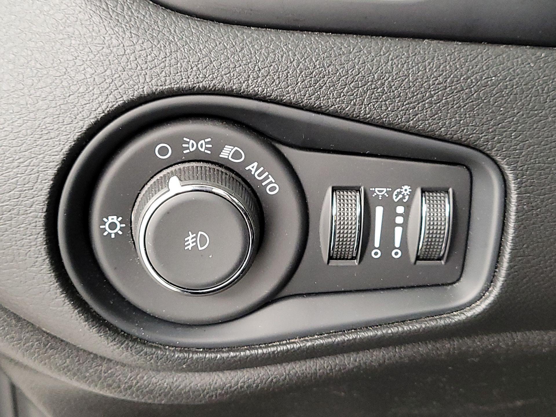 Thumbnail: 2020 Jeep Renegade - 13
