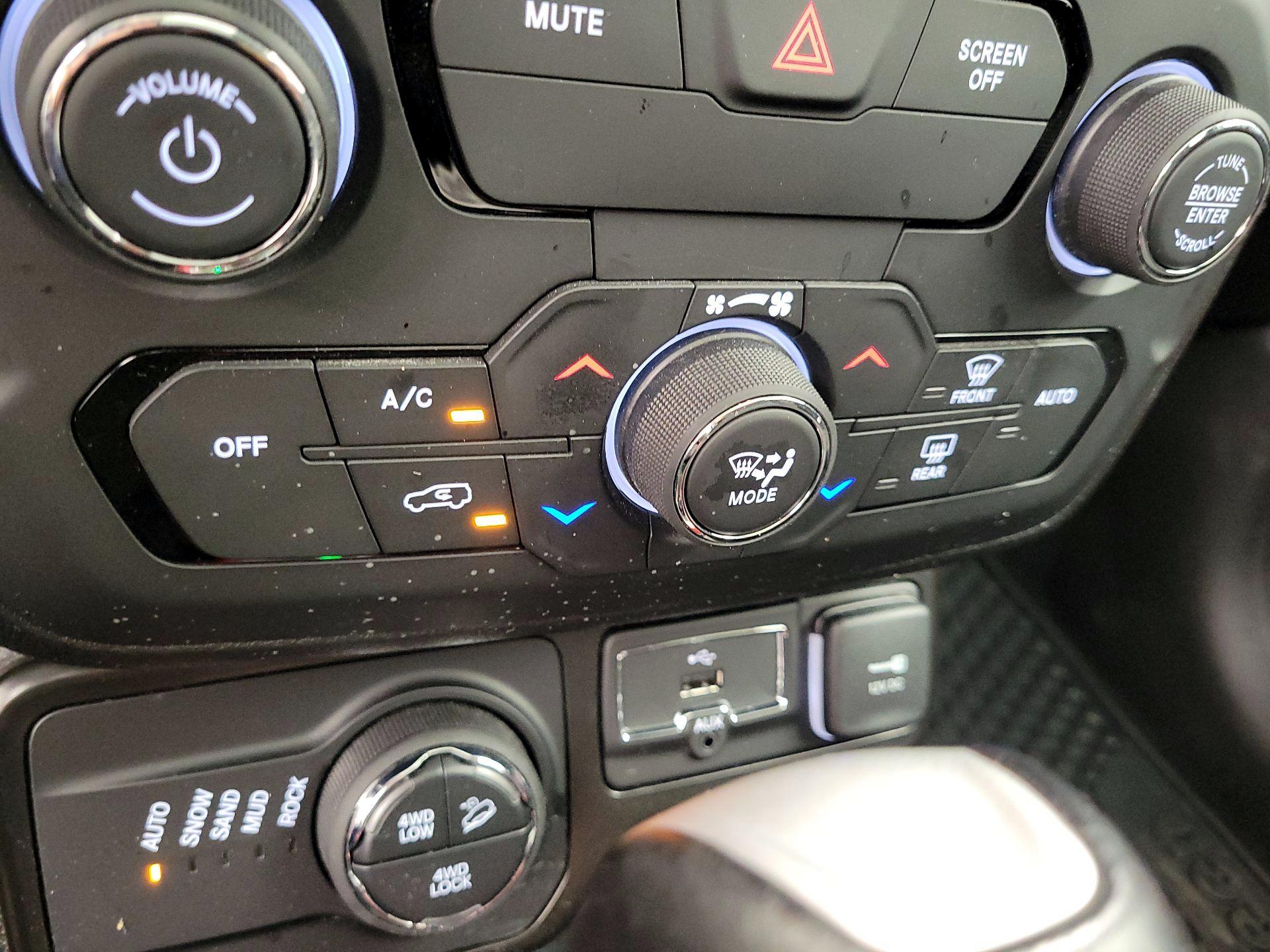 Thumbnail: 2020 Jeep Renegade - 16