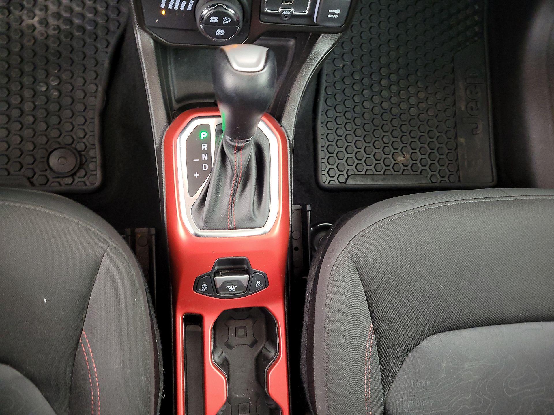 Thumbnail: 2020 Jeep Renegade - 17