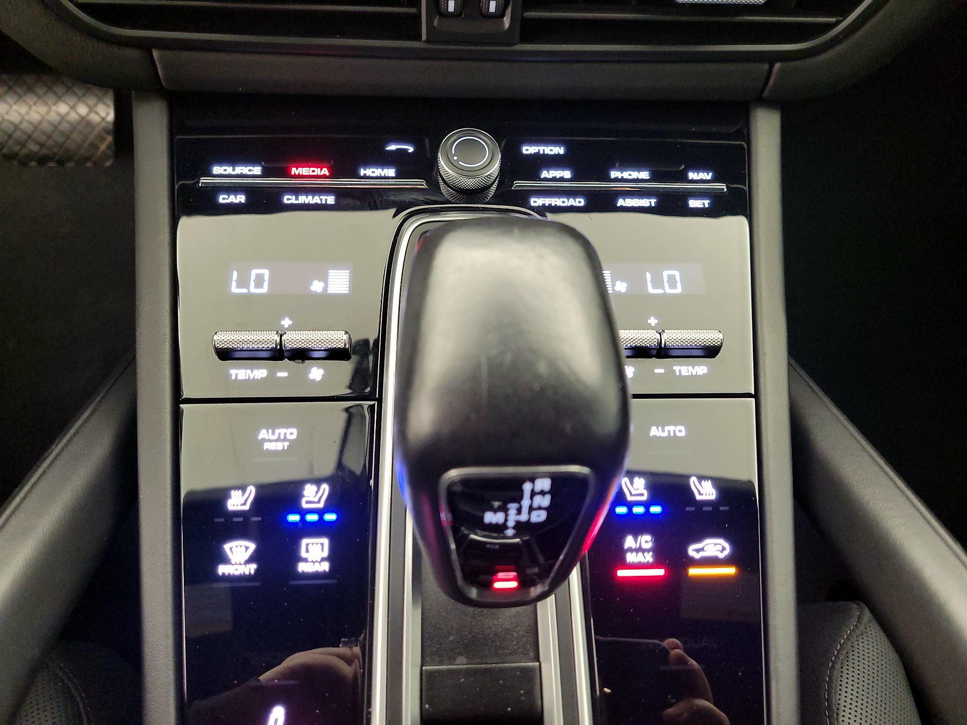 Thumbnail: 2022 Porsche Cayenne - 17