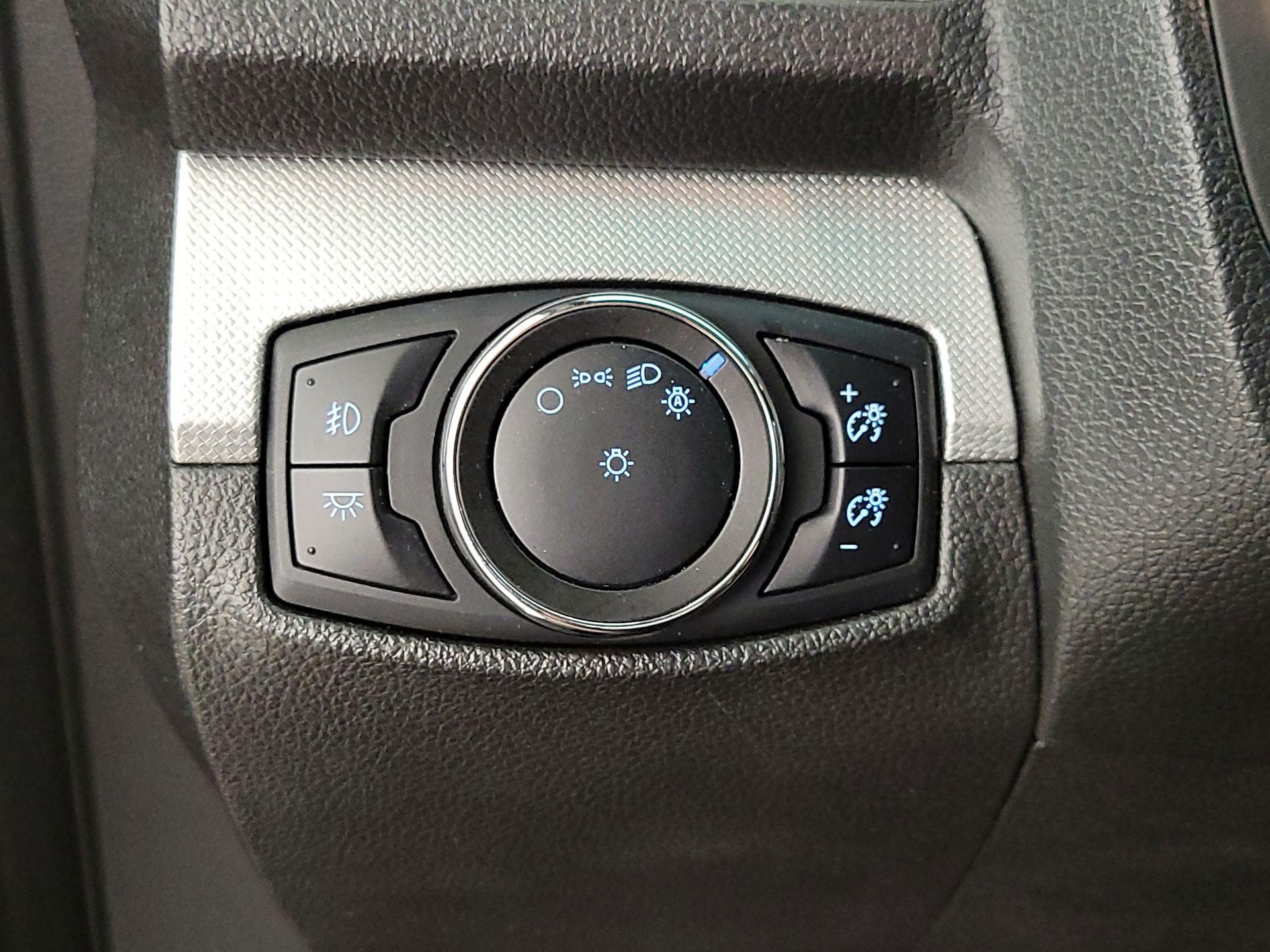 Thumbnail: 2015 Ford Explorer - 13