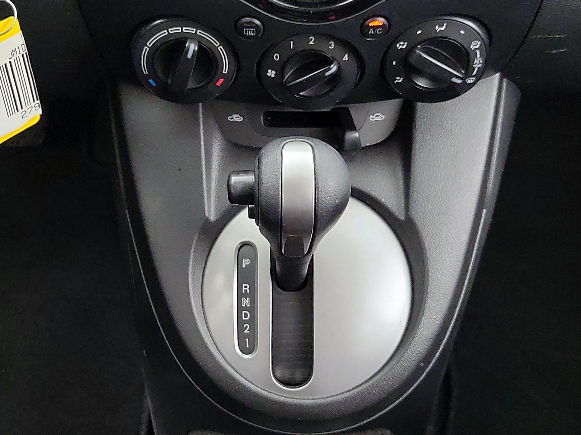 Thumbnail: 2014 Mazda Mazda2 - 16