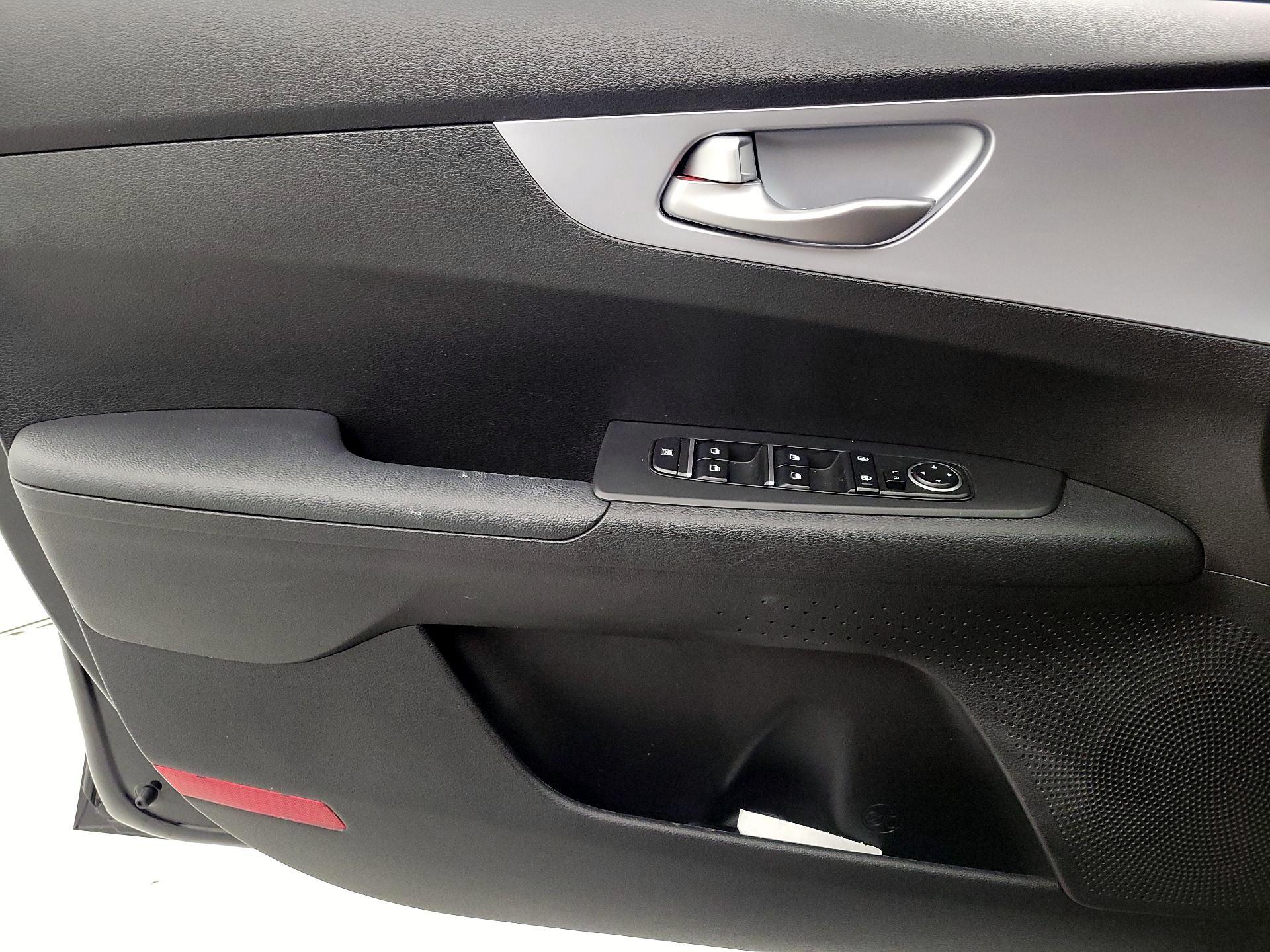 Thumbnail: 2023 Kia Forte - 12