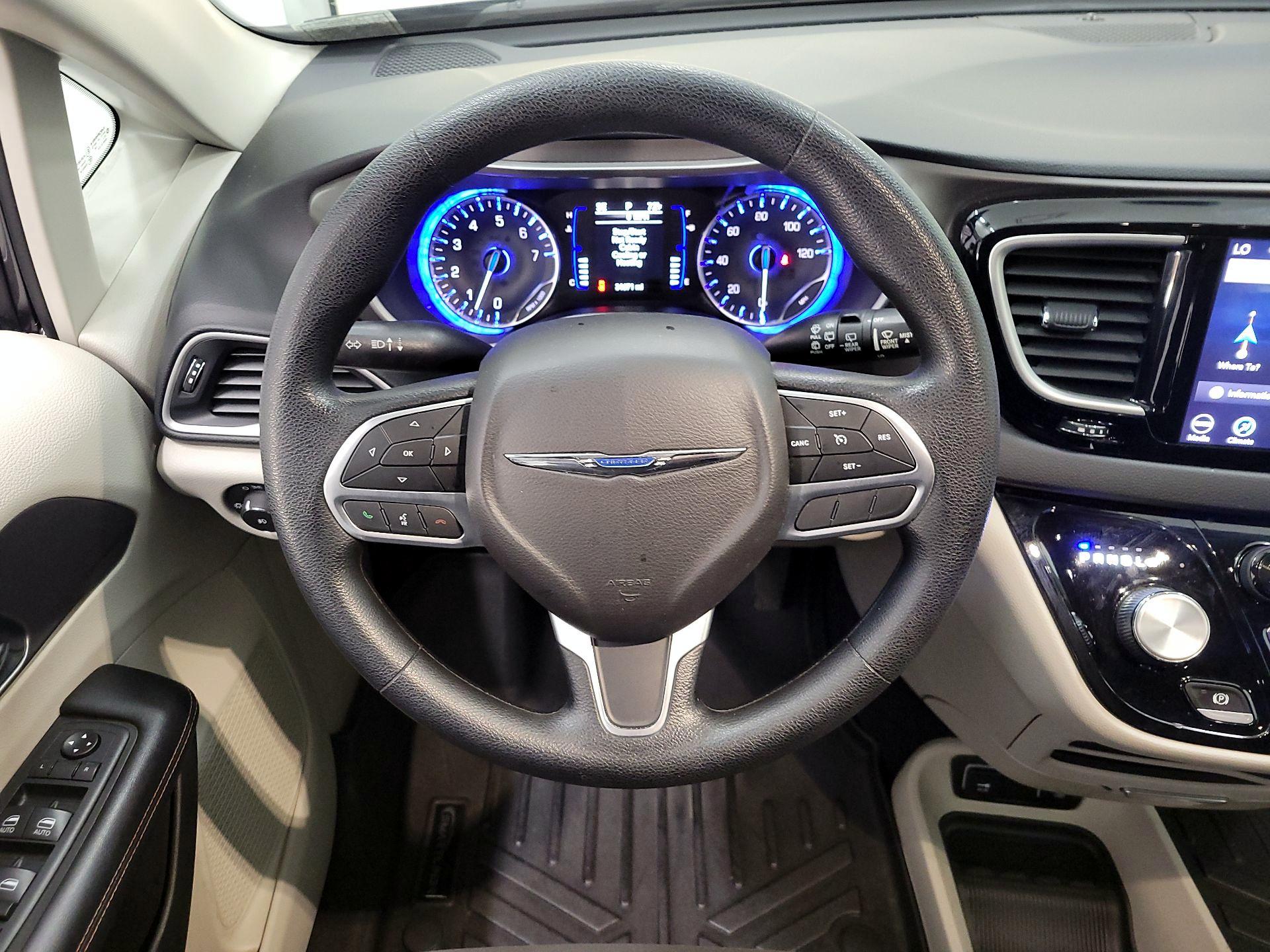 Thumbnail: 2020 Chrysler Pacifica - 10