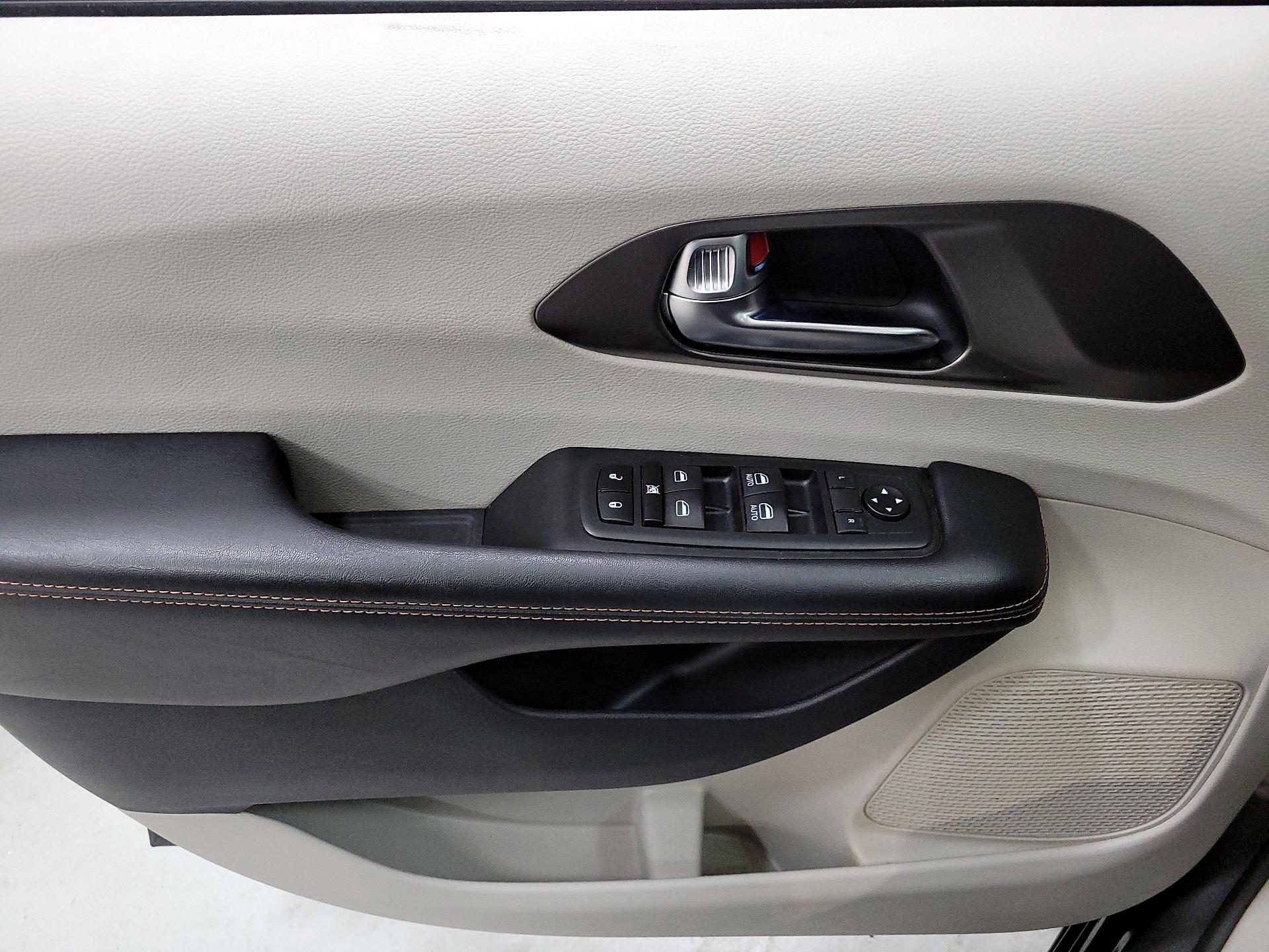 Thumbnail: 2020 Chrysler Pacifica - 12