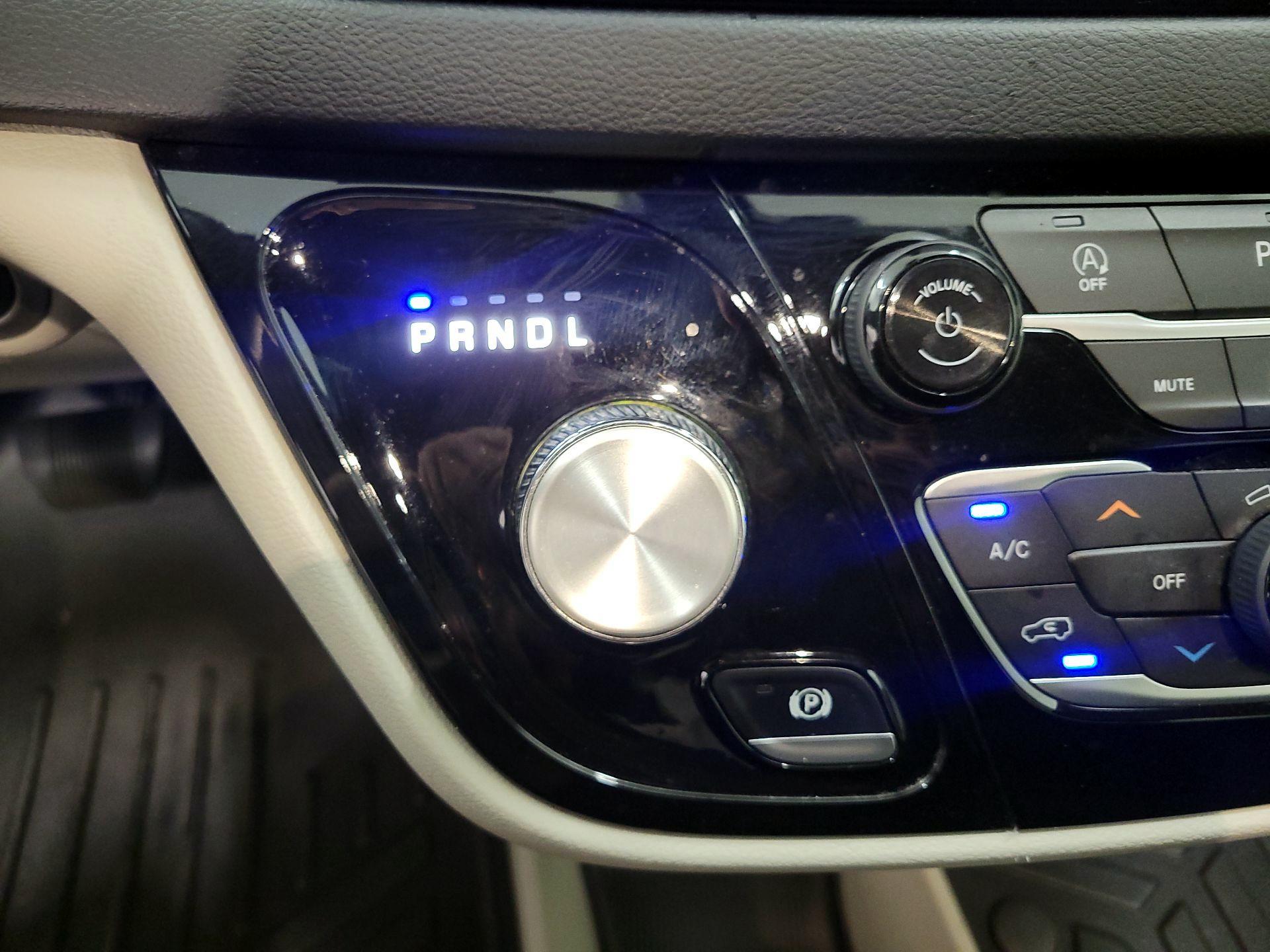 Thumbnail: 2020 Chrysler Pacifica - 18